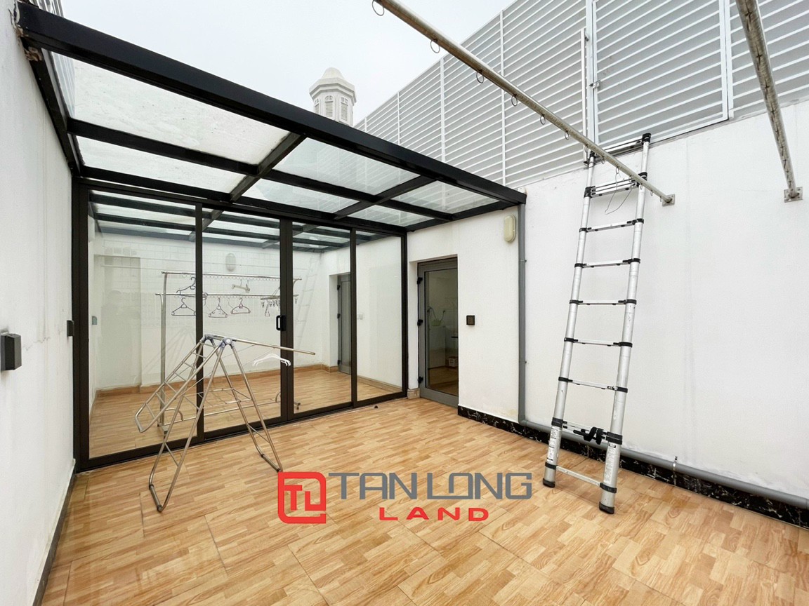 Cho thuê Biệt thự Song lập 4 phòng ngủ hoàn thiện full nội thất tại Vinhomes Riverside 17