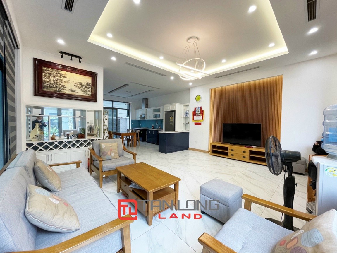 Cho thuê Biệt thự Song lập 4 phòng ngủ hoàn thiện full nội thất tại Vinhomes Riverside 3