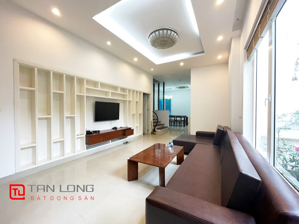 Cho thuê biệt thự song lập 4 phòng ngủ khu VIP tại Vinhomes Riverside 2