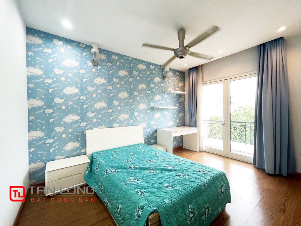 Cho thuê biệt thự song lập 4 phòng ngủ khu VIP tại Vinhomes Riverside 10