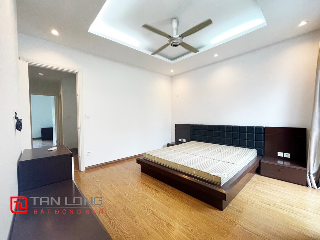 Cho thuê biệt thự song lập 4 phòng ngủ khu VIP tại Vinhomes Riverside 12