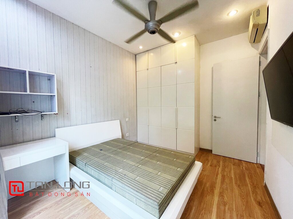 Cho thuê biệt thự song lập 4 phòng ngủ khu VIP tại Vinhomes Riverside 14