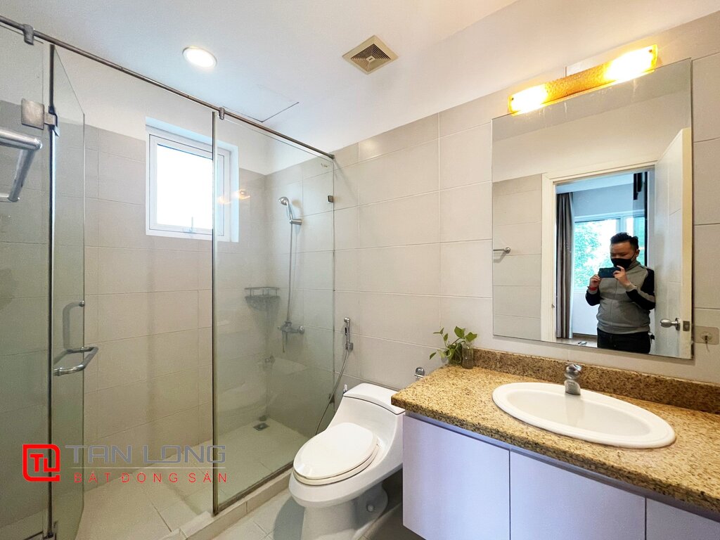 Cho thuê biệt thự song lập 4 phòng ngủ khu VIP tại Vinhomes Riverside 16