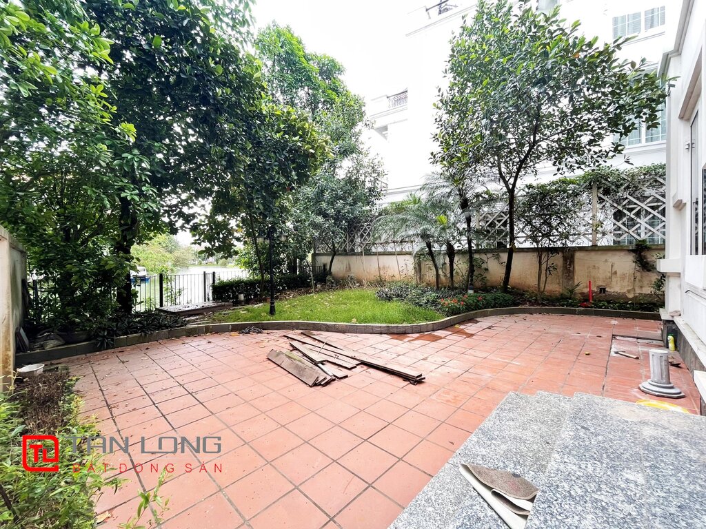 Cho thuê biệt thự song lập 4 phòng ngủ khu VIP tại Vinhomes Riverside 18