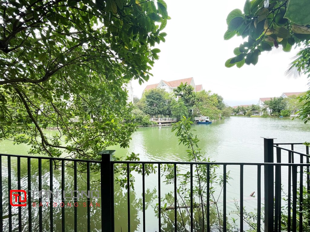 Cho thuê biệt thự song lập 4 phòng ngủ khu VIP tại Vinhomes Riverside 19