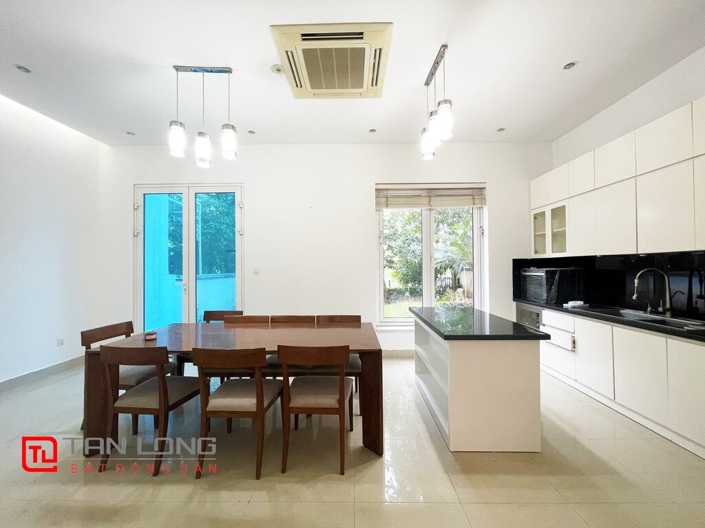 Cho thuê biệt thự song lập 4 phòng ngủ khu VIP tại Vinhomes Riverside 3