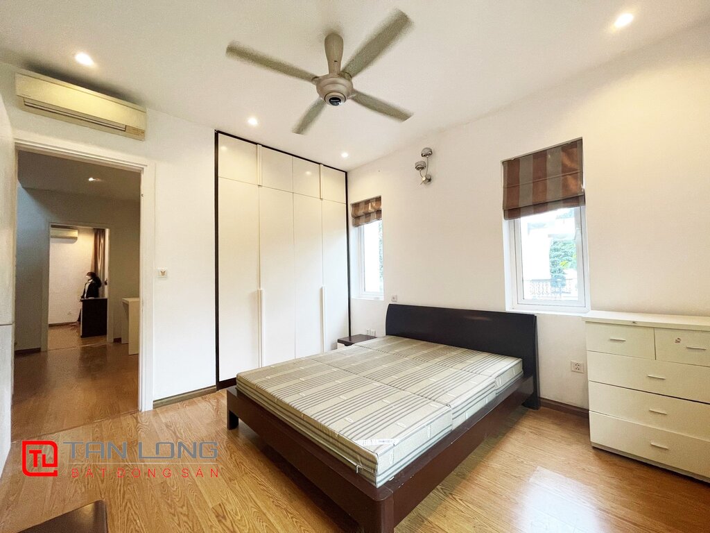 Cho thuê biệt thự song lập 4 phòng ngủ khu VIP tại Vinhomes Riverside 5