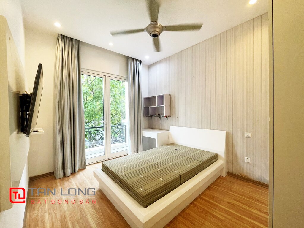 Cho thuê biệt thự song lập 4 phòng ngủ khu VIP tại Vinhomes Riverside 6