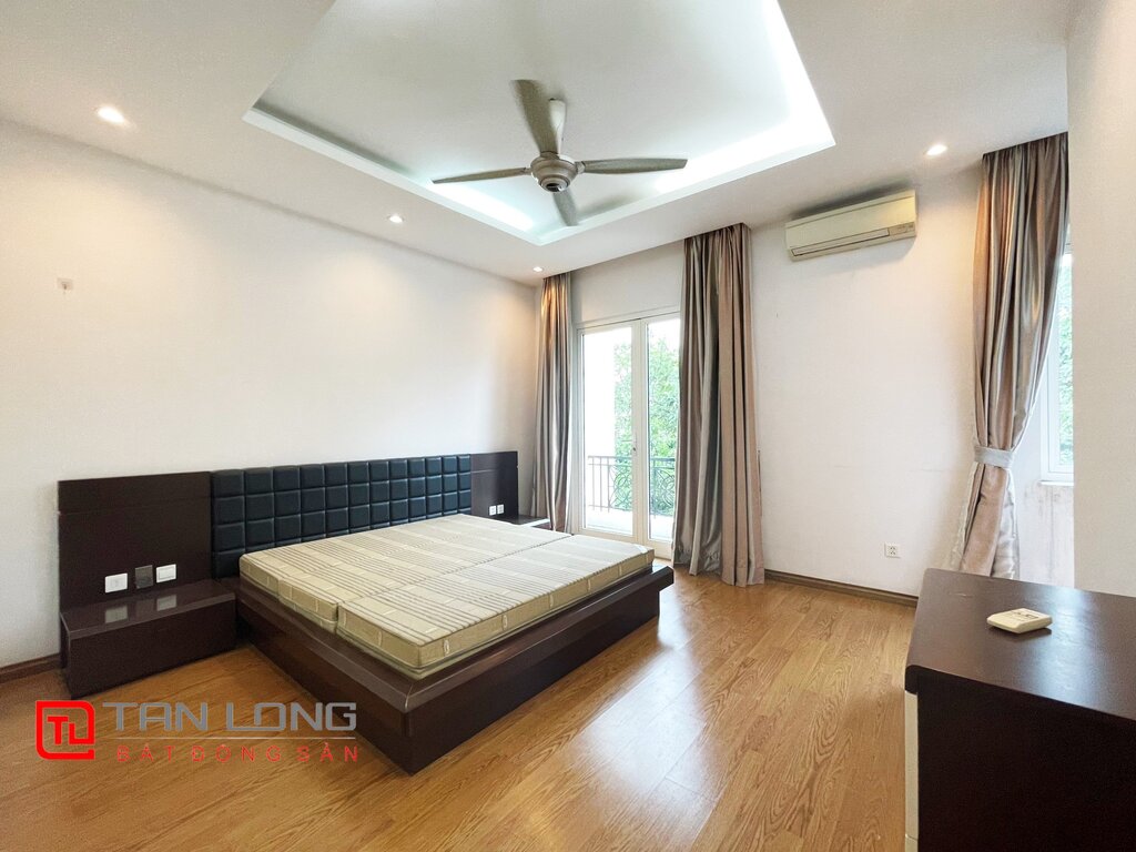 Cho thuê biệt thự song lập 4 phòng ngủ khu VIP tại Vinhomes Riverside 7