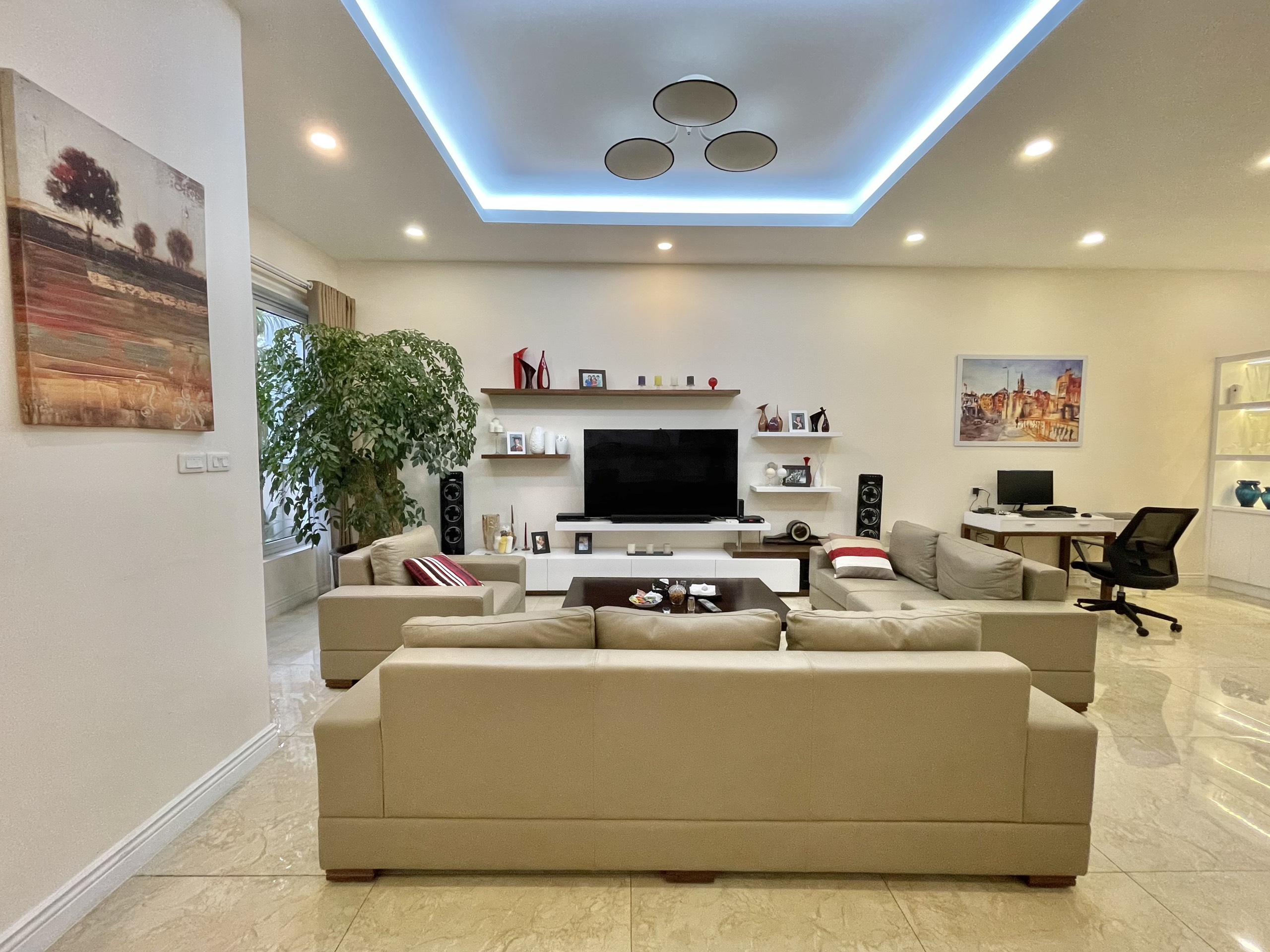 Cho thuê Biệt Thự Song Lập đủ đồ, có tầng hầm, gần trường quốc tế BIS tại Vinhomes Riverside: 1