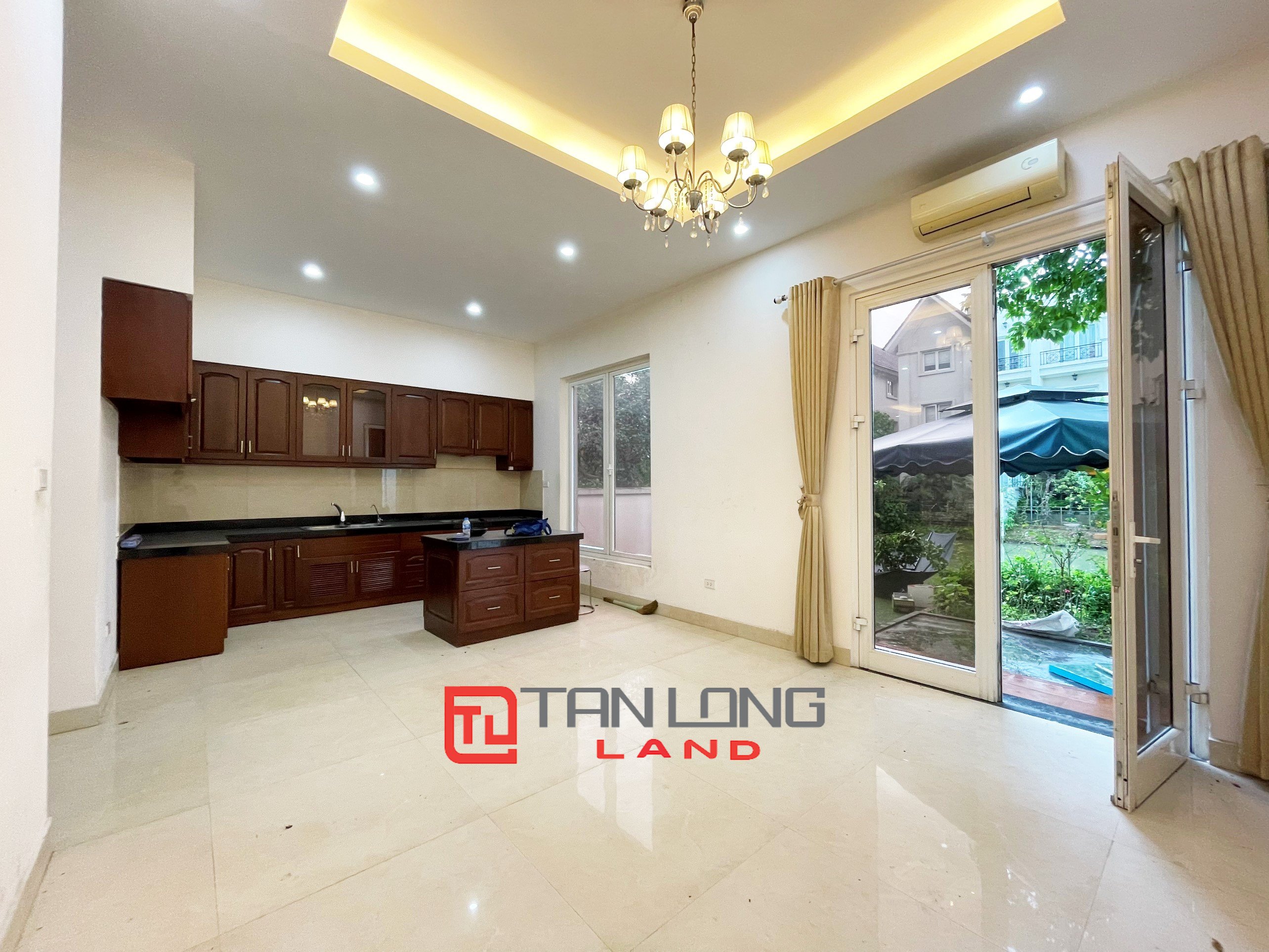 Cho thuê Biệt thự Song lập không đồ 4 phòng ngủ tại Vinhomes Riverside 3