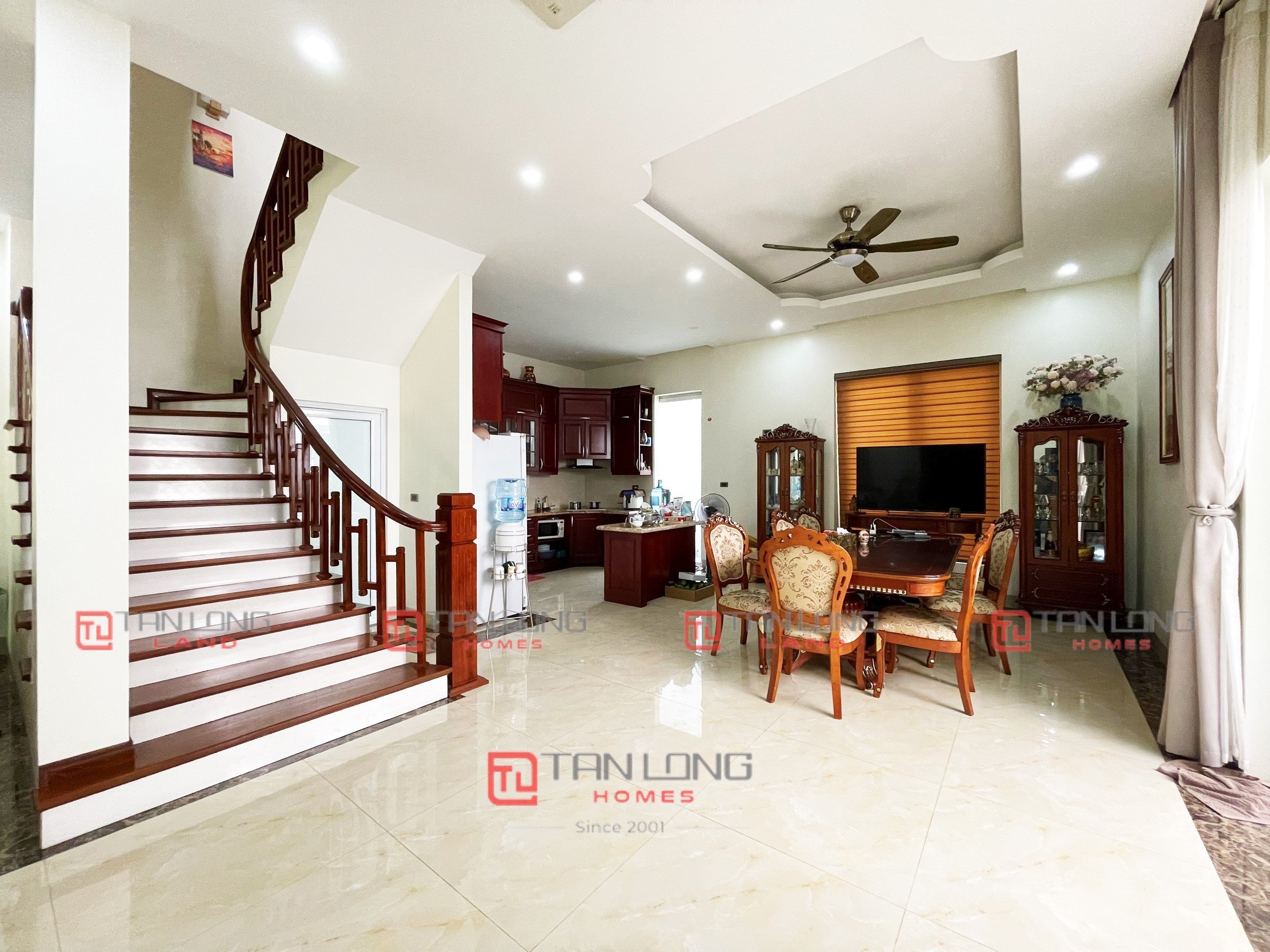 Cho thuê biệt thự song lập nội thất tân cổ điển Vinhomes Riverside 3