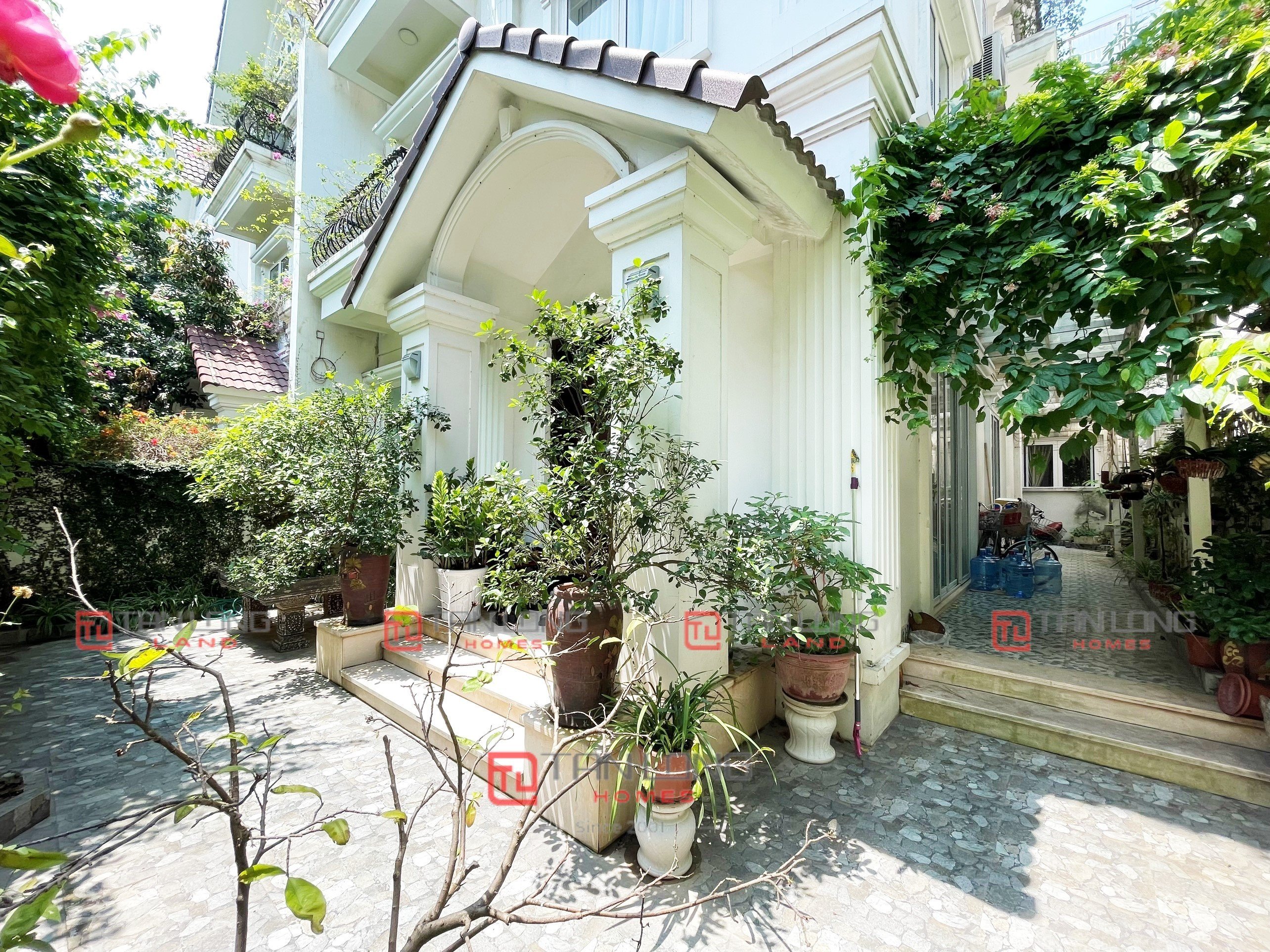 Cho thuê biệt thự song lập nội thất tân cổ điển Vinhomes Riverside 8