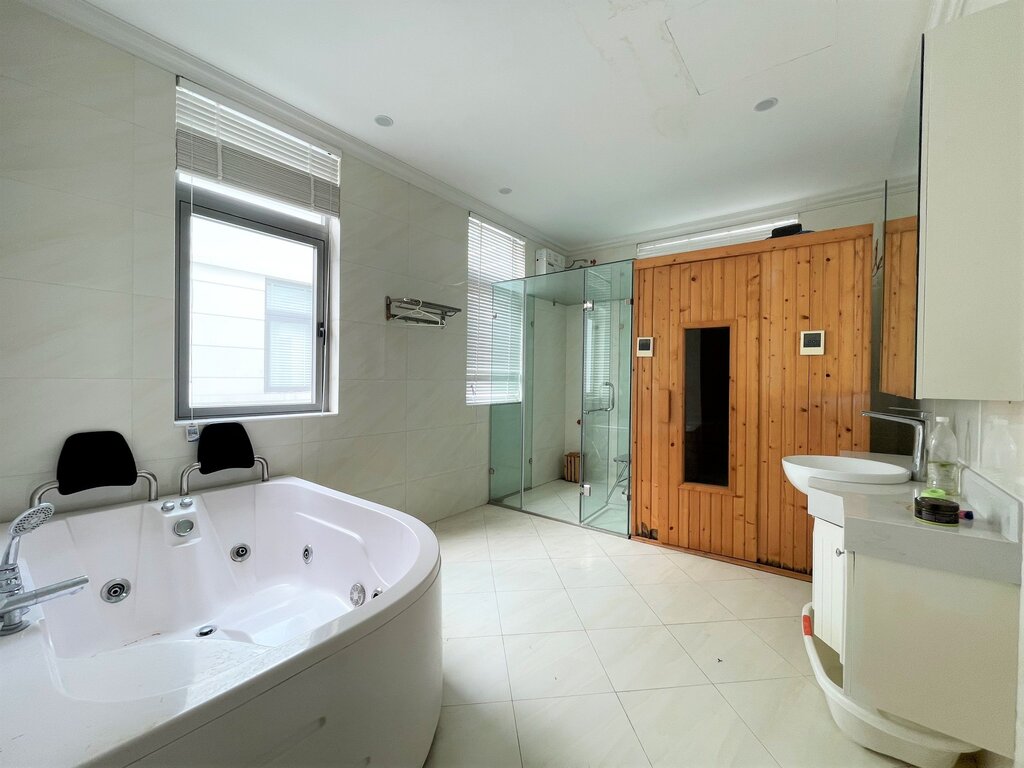 Cho thuê căn biệt thự song lập hoàn thiện tại Vinhomes The Harmony 11