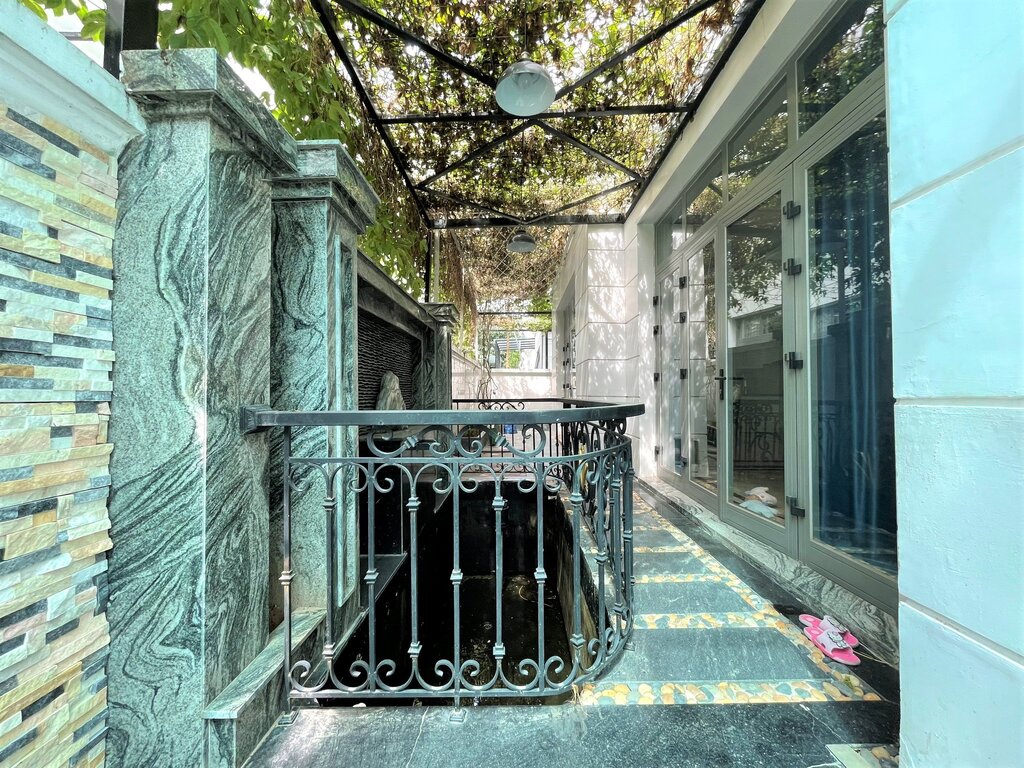 Cho thuê căn biệt thự song lập hoàn thiện tại Vinhomes The Harmony 14