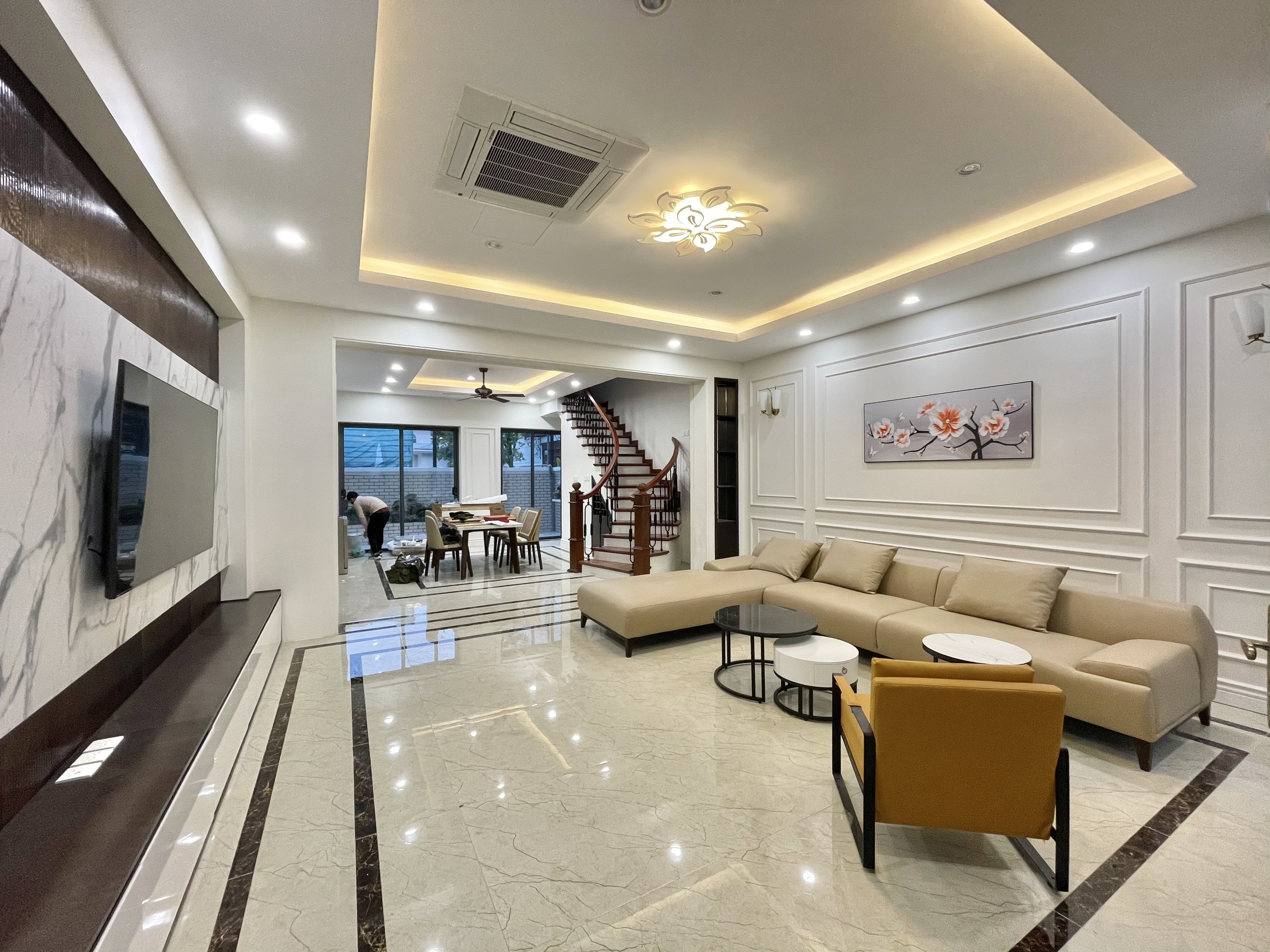 Cho thuê nhà liền kề đủ đồ gần hồ điều hòa Vinhomes The Harmony 2