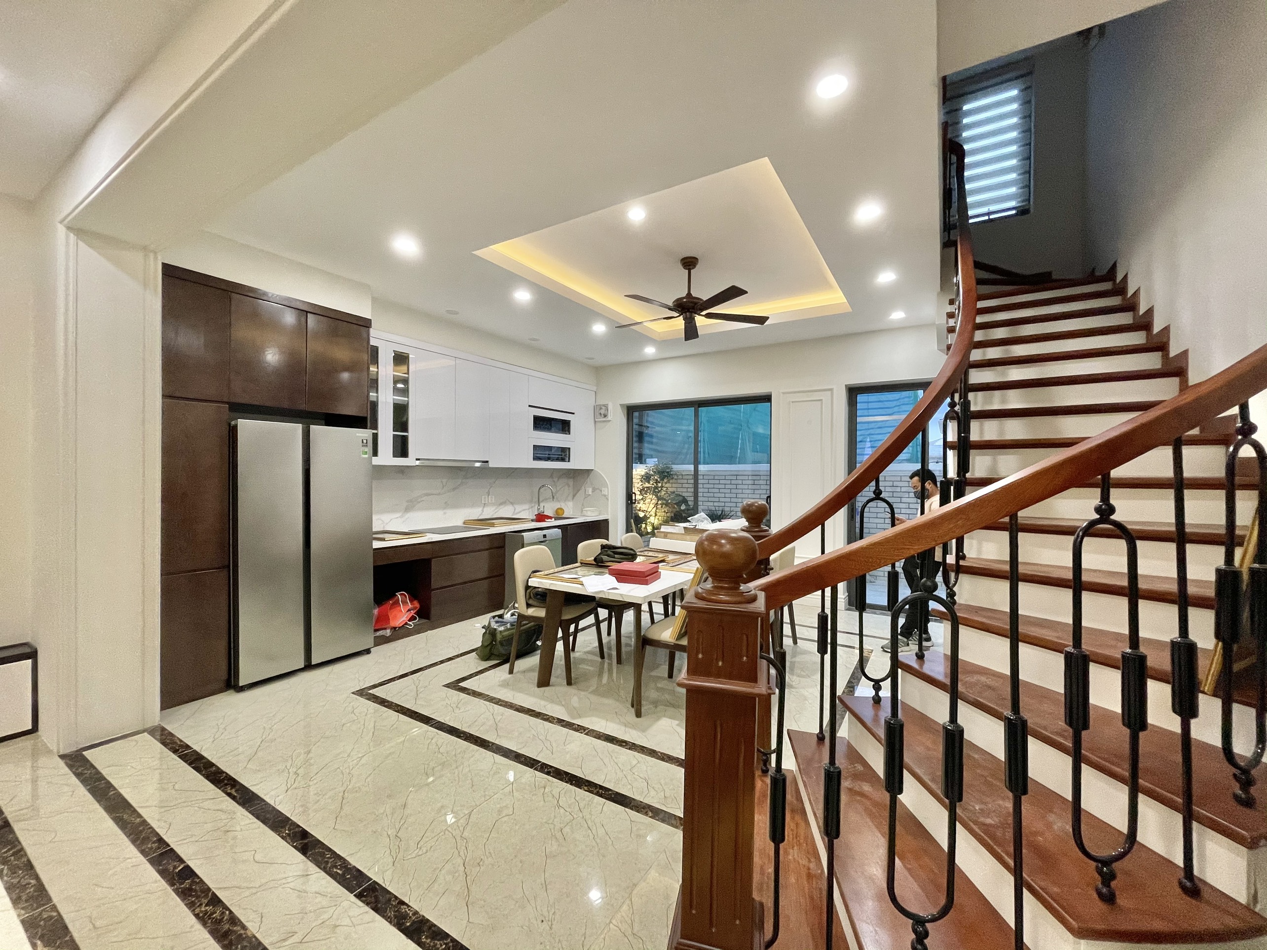 Cho thuê nhà liền kề đủ đồ gần hồ điều hòa Vinhomes The Harmony 4