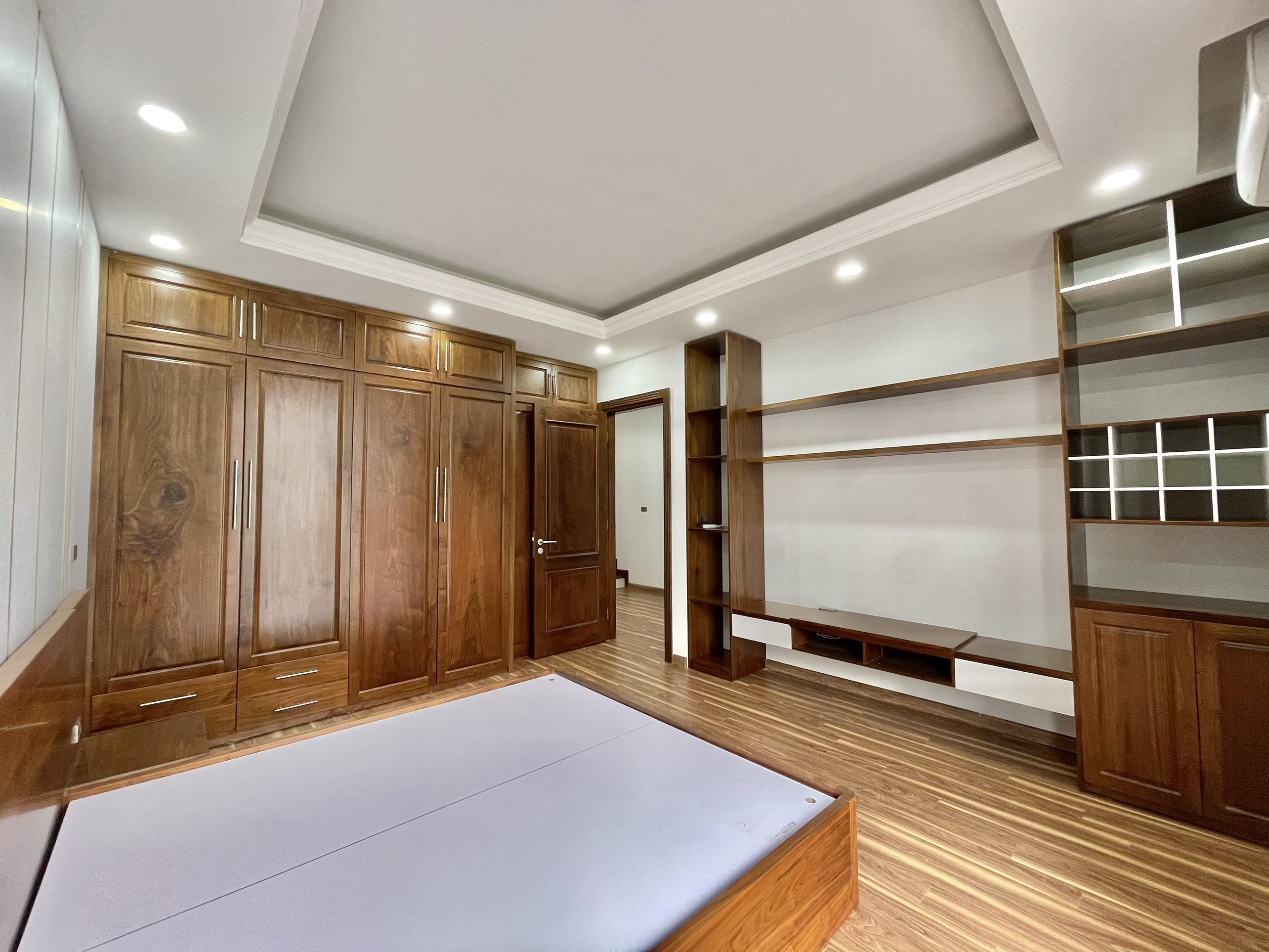 Chuyển nhượng Biệt thự liền kề mới hoàn thiện tại Vinhomes The Harmony- Long Biên 6
