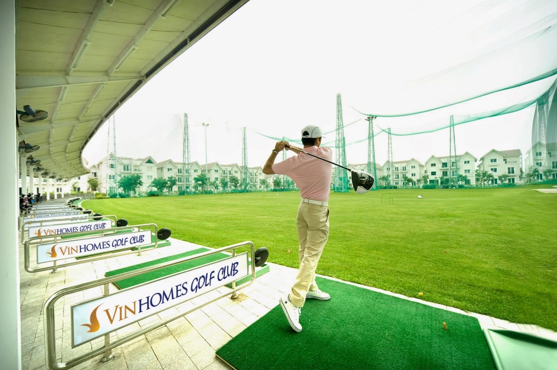 Sân golf vinhomes Riveside