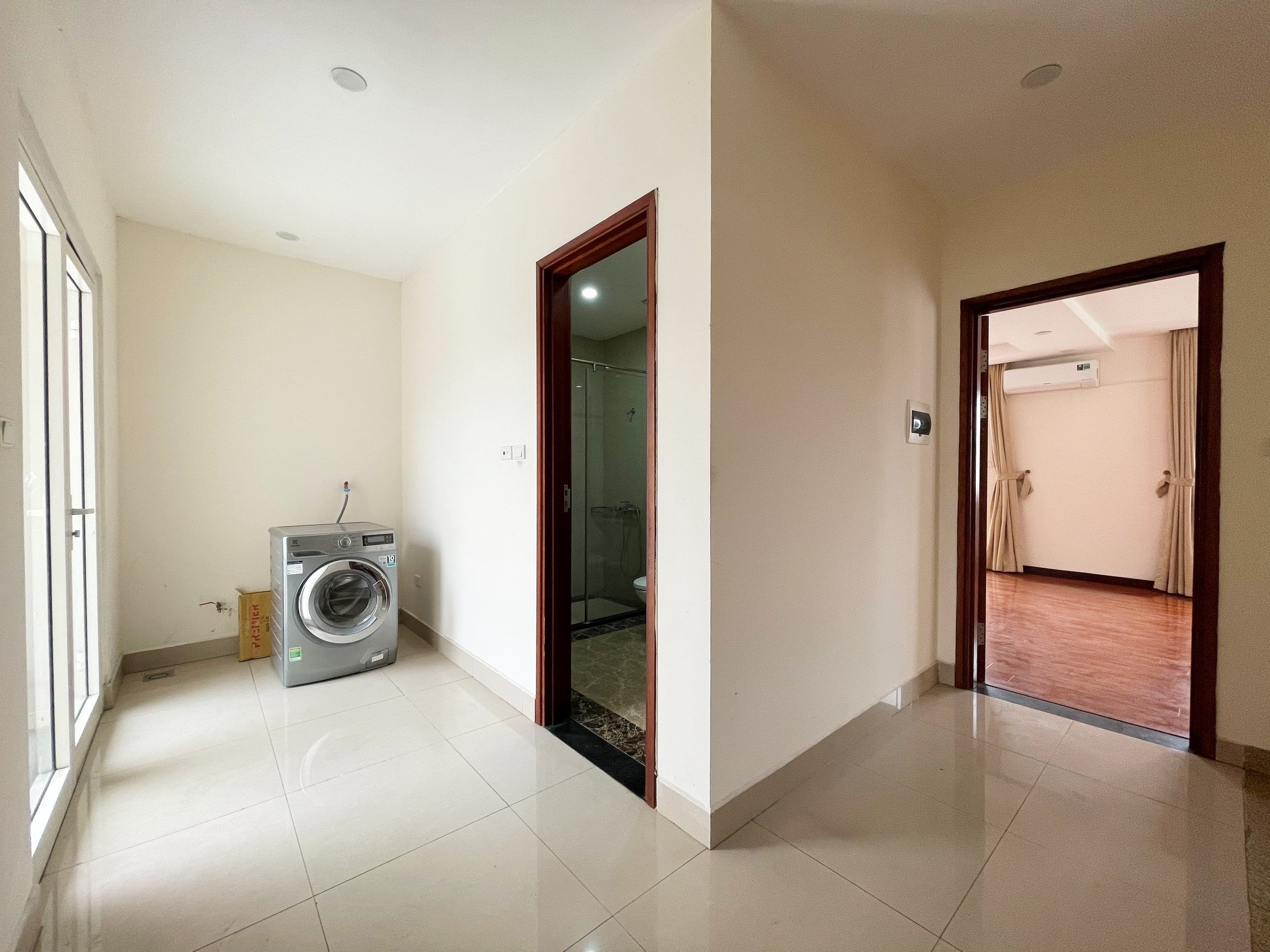 Bán biệt thự hoa sữa hướng Đông Nam Vinhomes Riverside 13