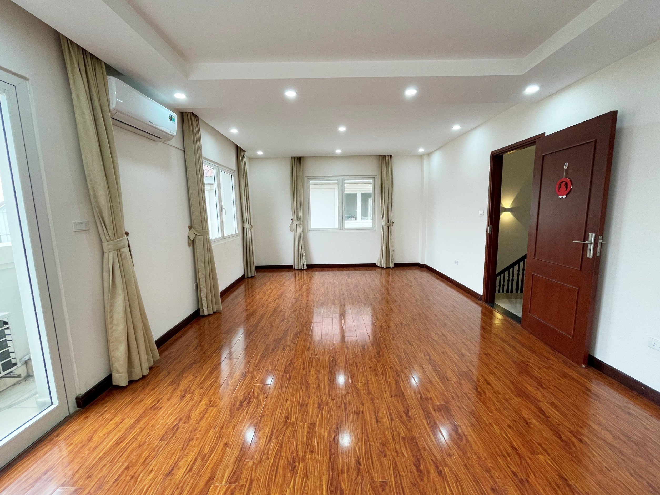 Bán biệt thự hoa sữa hướng Đông Nam Vinhomes Riverside 14