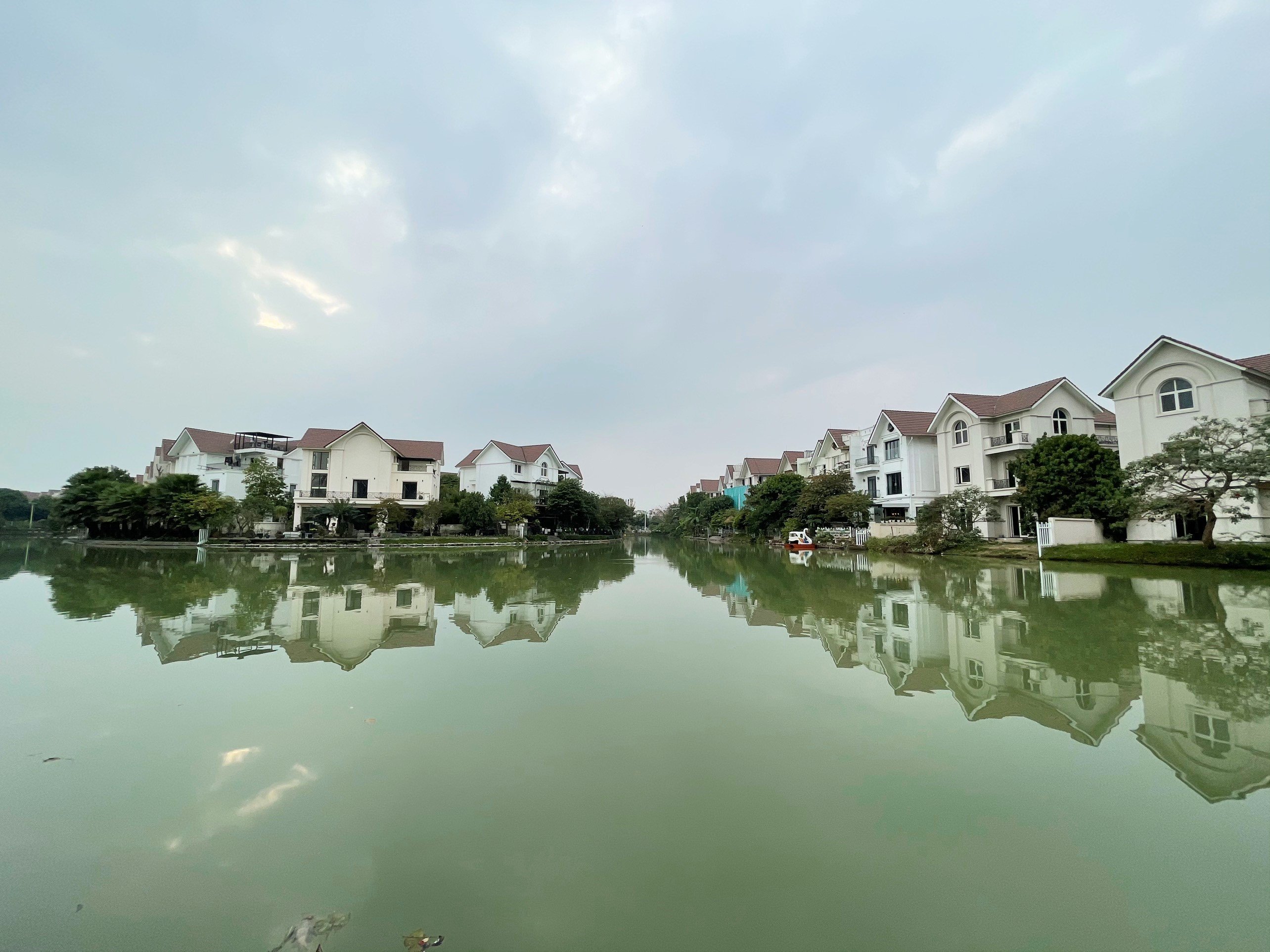 Bán biệt thự hoa sữa hướng Đông Nam Vinhomes Riverside 8