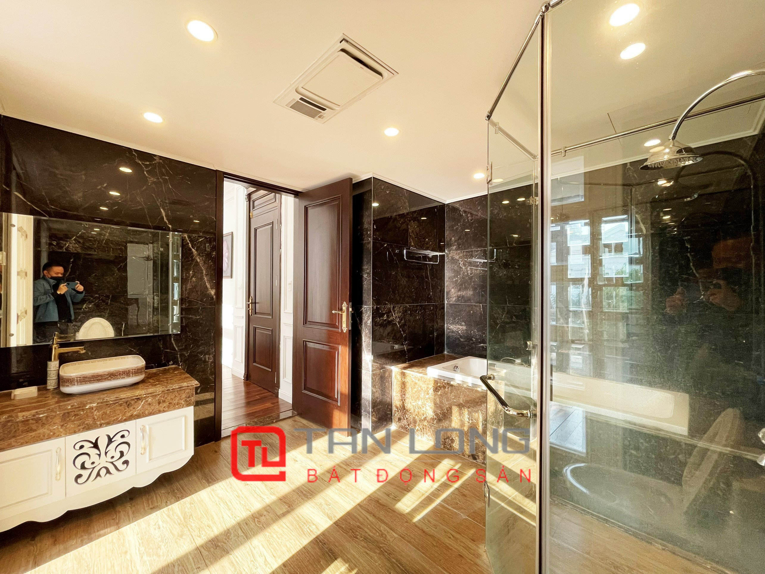 Bán Biệt thự nhà vườn full nội thất hướng Tây Nam tại Vinhomes The Harmony 11