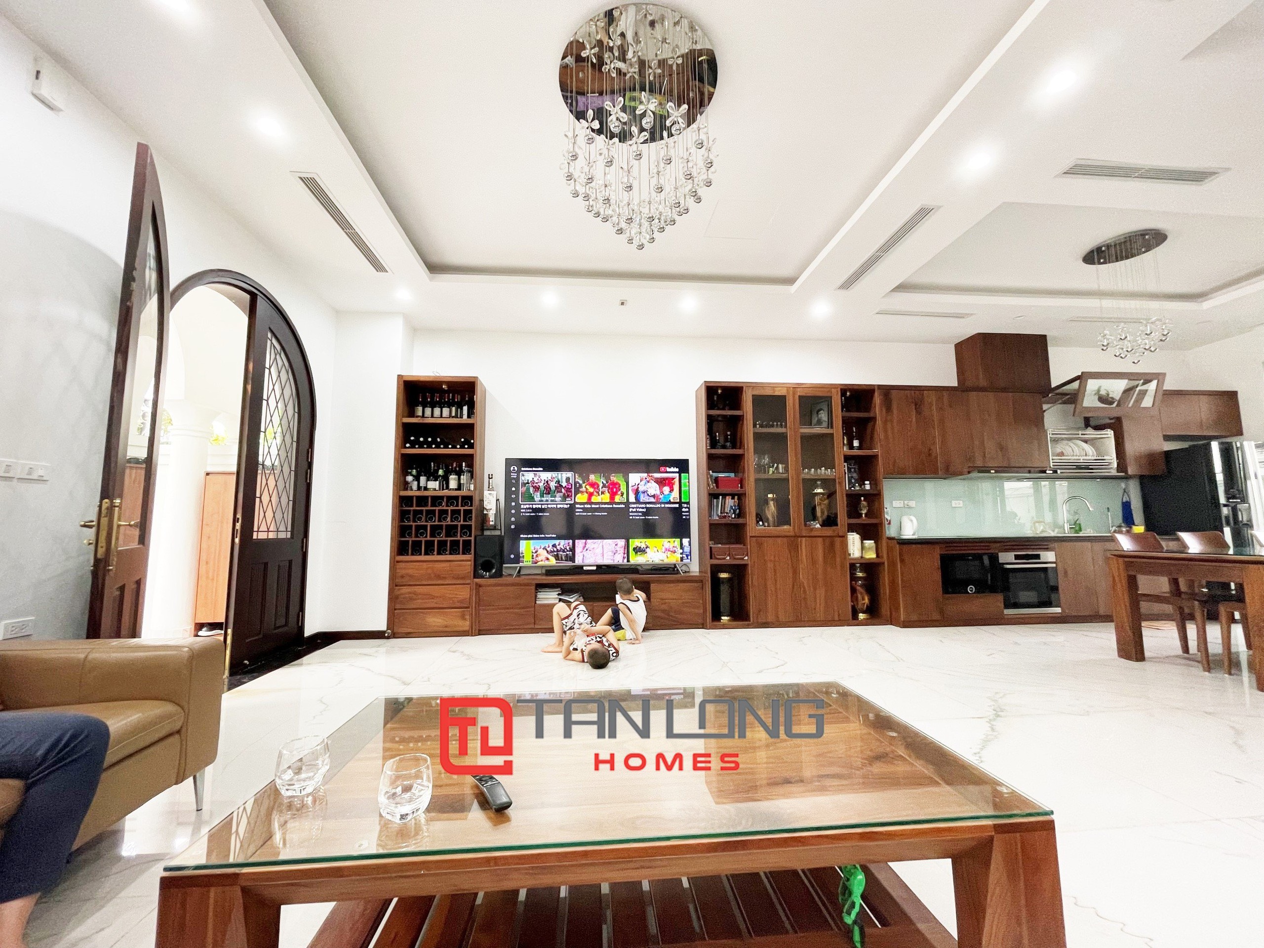 Bán Biệt thự Song lập full nội thất đồ gỗ hướng Đông Nam tại Vinhomes The Harmony 2