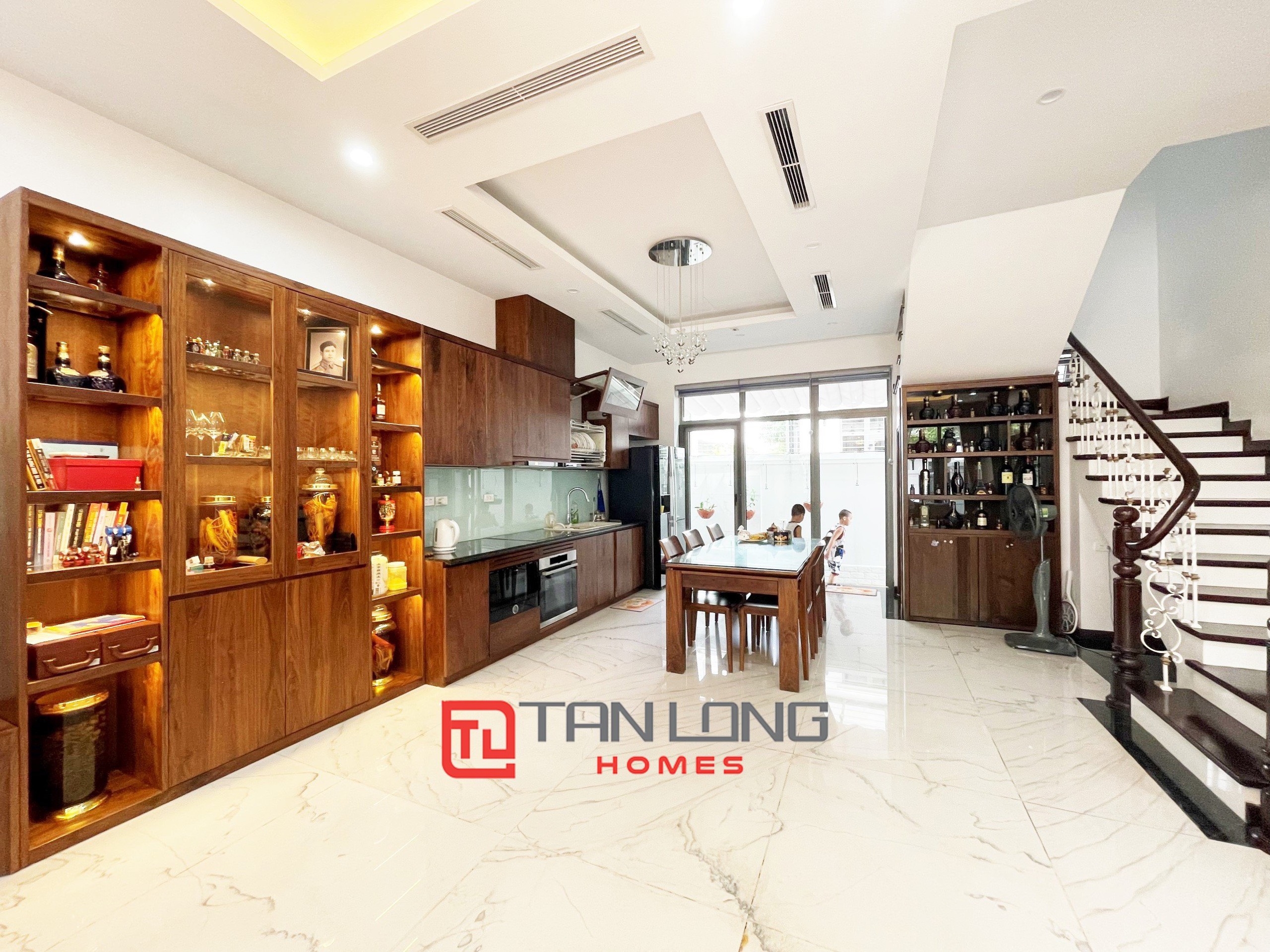 Bán Biệt thự Song lập full nội thất đồ gỗ hướng Đông Nam tại Vinhomes The Harmony 3