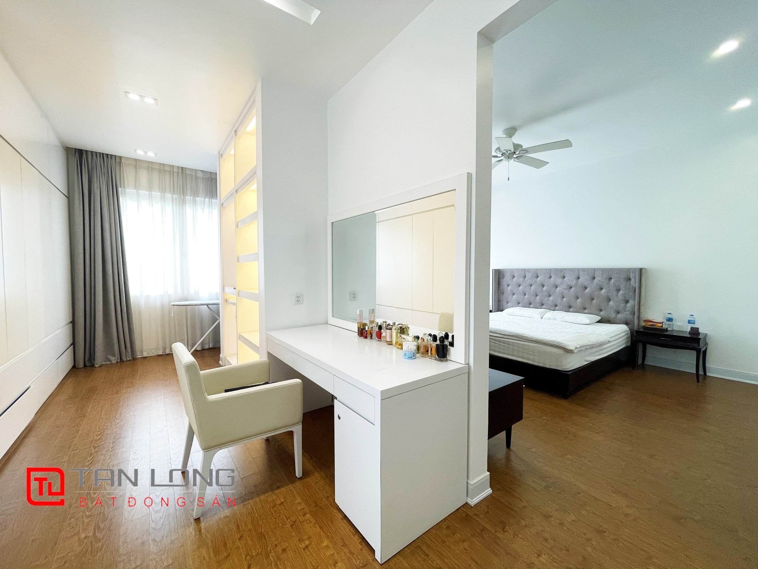 Bán biệt thự song lập hướng Đông Nam dãy Hoa Sữa Vinhomes Riverside 7