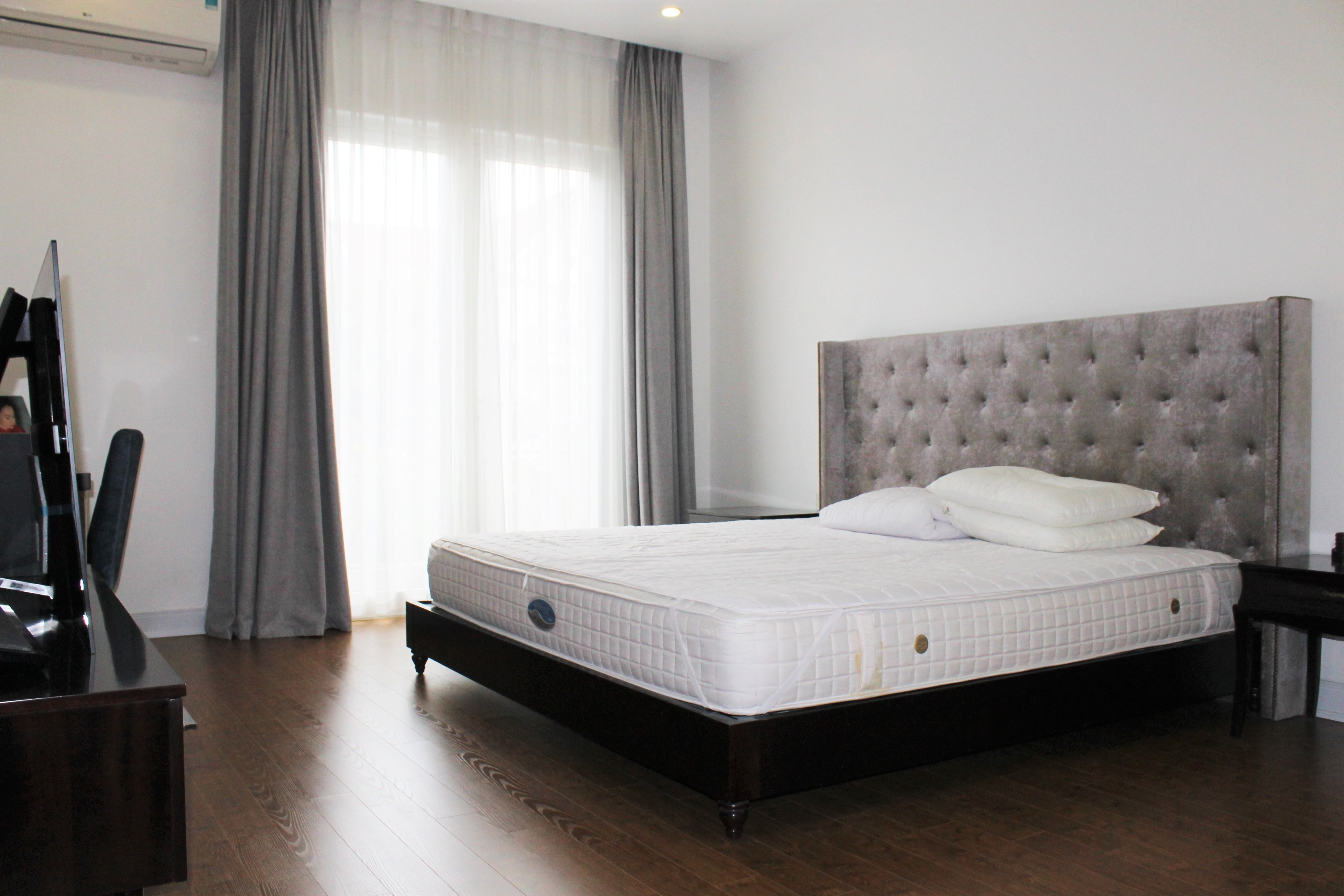 Biệt thự có sông dãy Hoa Sữa Vinhomes Riverside cho thuê 6