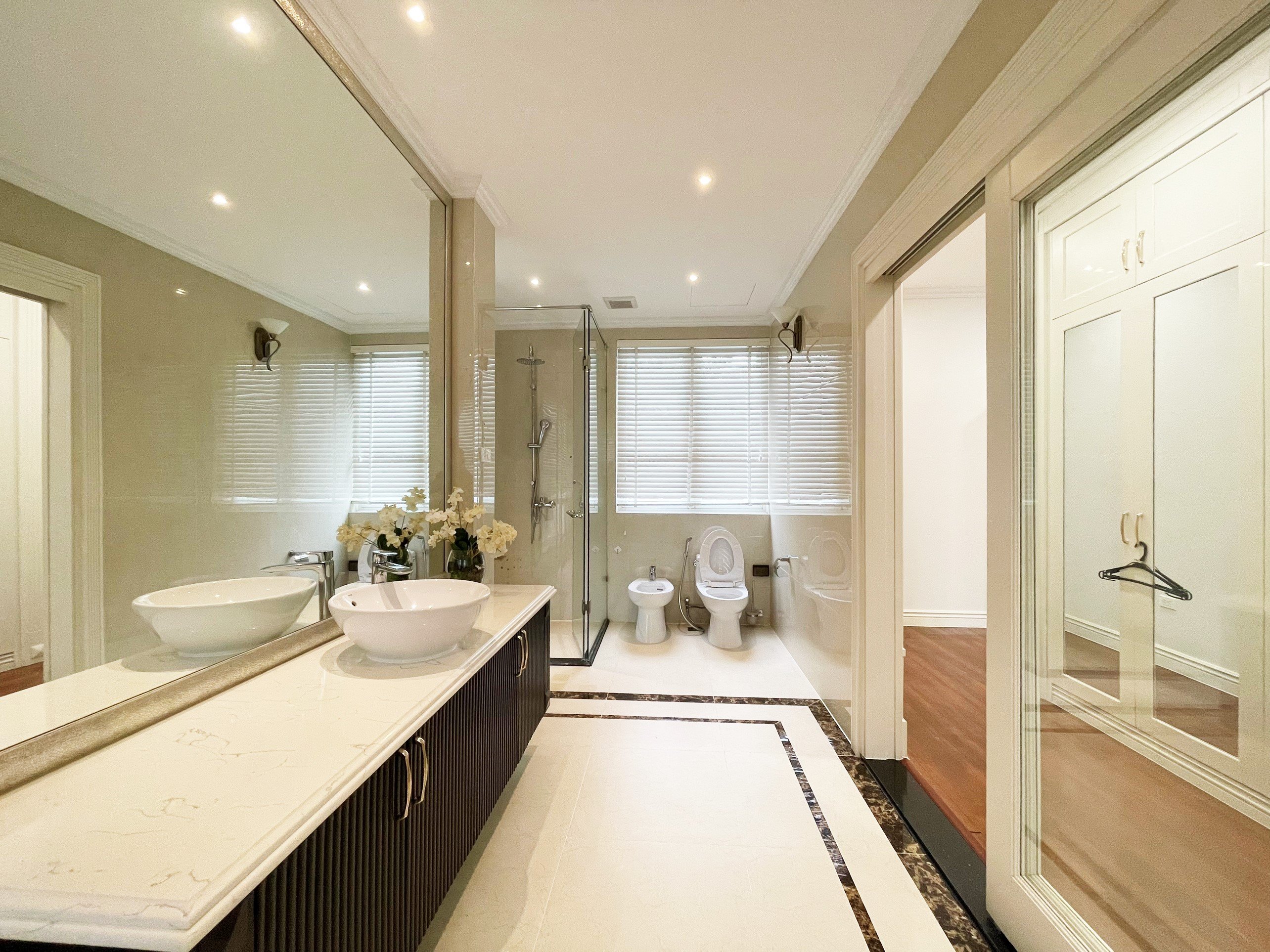 Biệt thự đơn lập siêu cho thuê tại Vinhomes Riverside 10