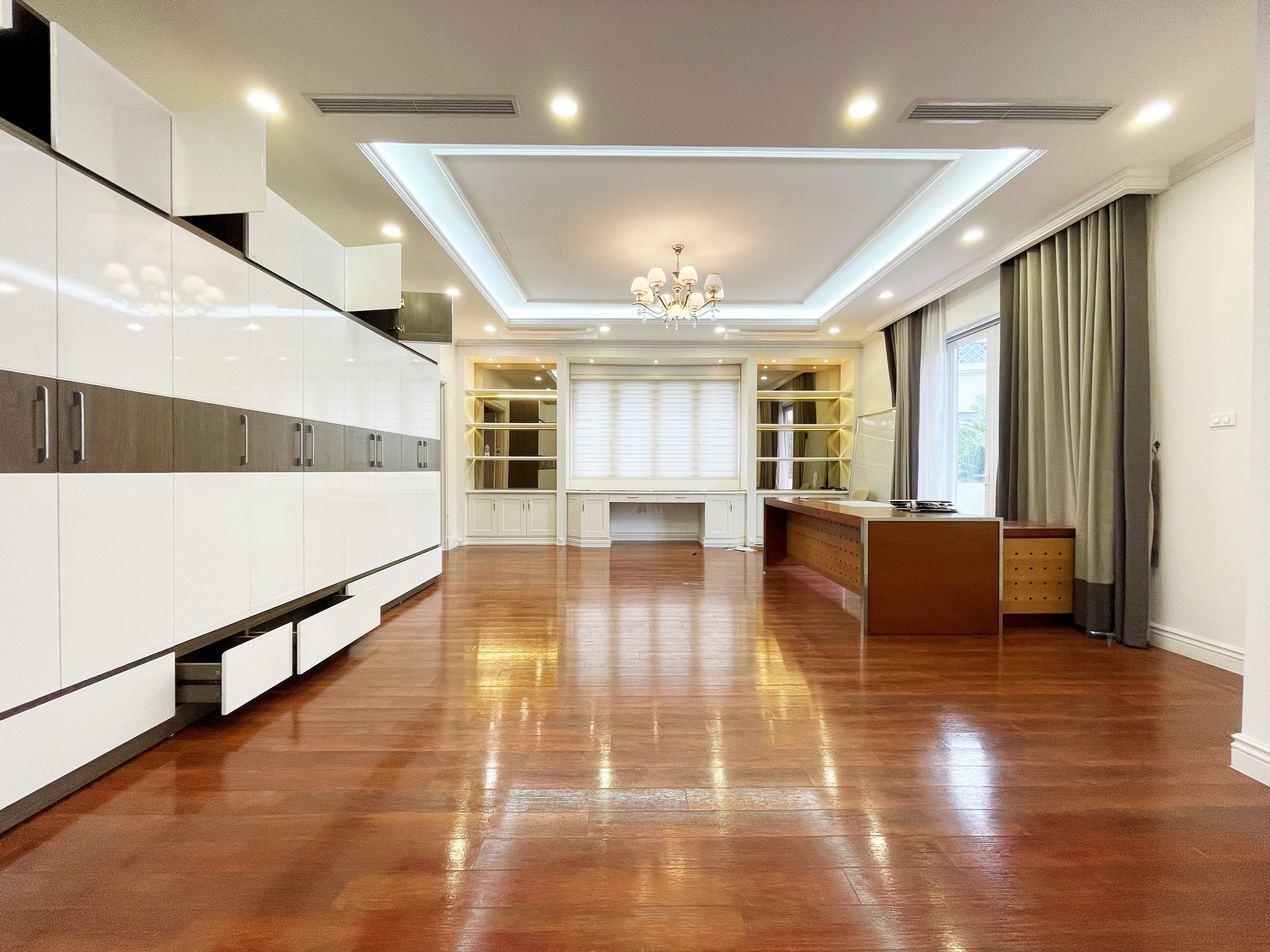 Biệt thự đơn lập siêu cho thuê tại Vinhomes Riverside 9