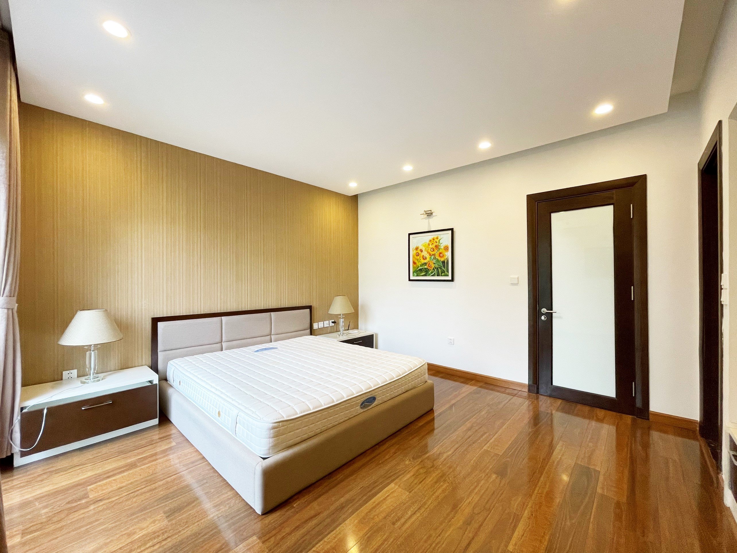 Biệt thự sân vườn đẹp nội thất cao cấp cho thuê tại Vinhomes Riverside 11