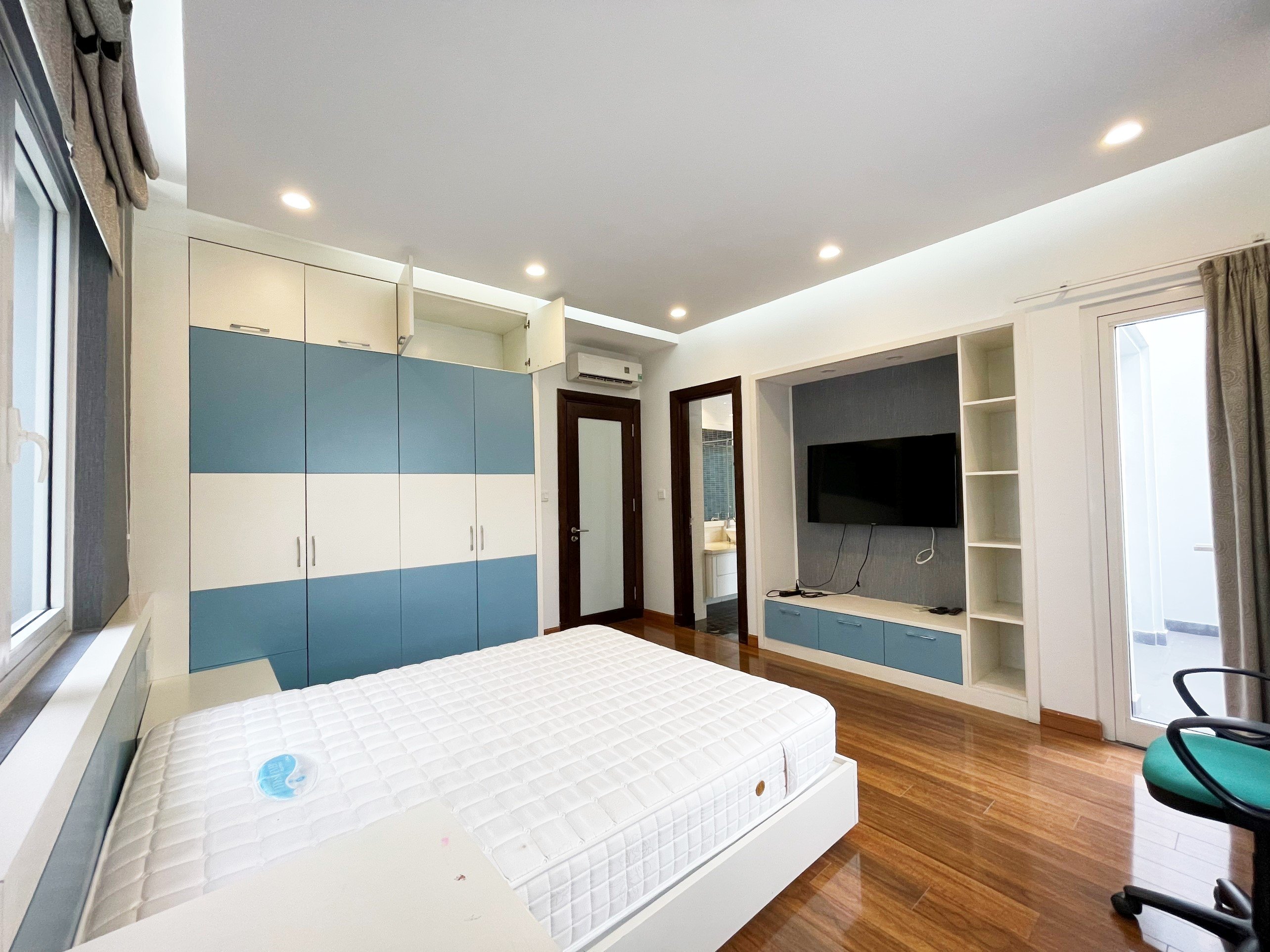 Biệt thự sân vườn đẹp nội thất cao cấp cho thuê tại Vinhomes Riverside 7