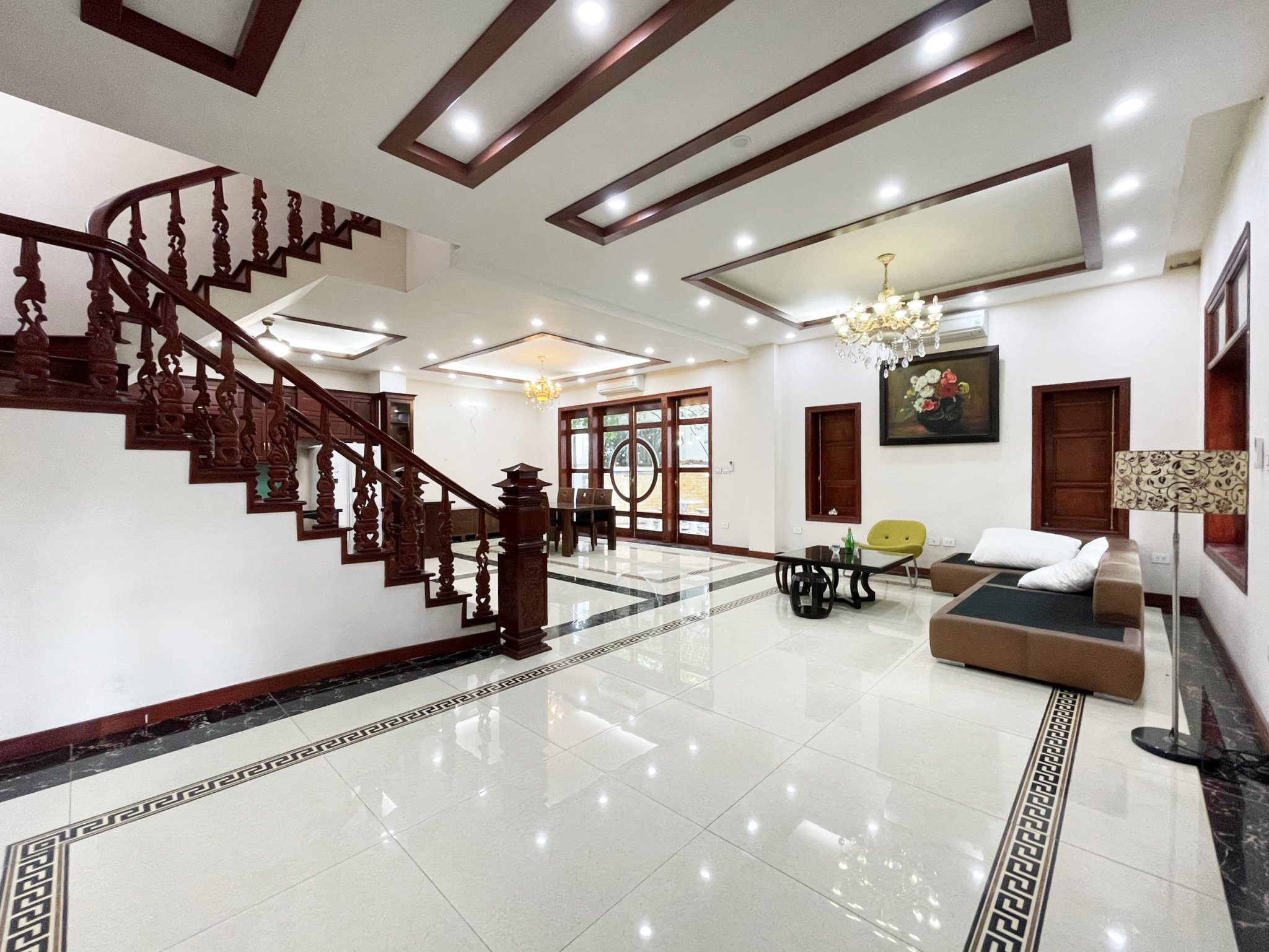 Biệt thự song lập 5 phòng ngủ dãy Hoa Phượng cho thuê tại Vinhomes Riverside 1