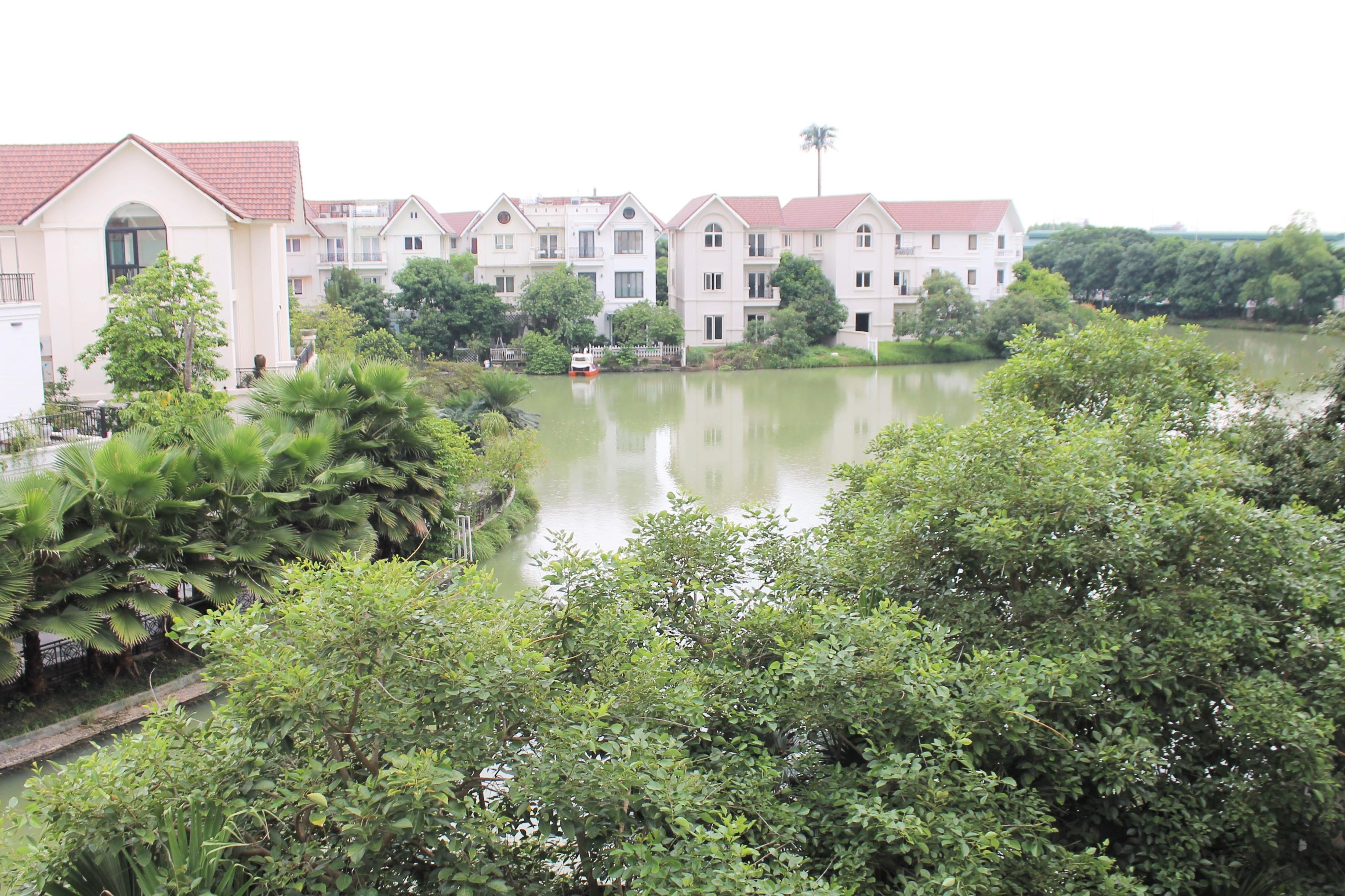 Biệt thự song lập đủ đồ giá rẻ cho thuê tại Hoa Sữa Vinhomes Riverside 10
