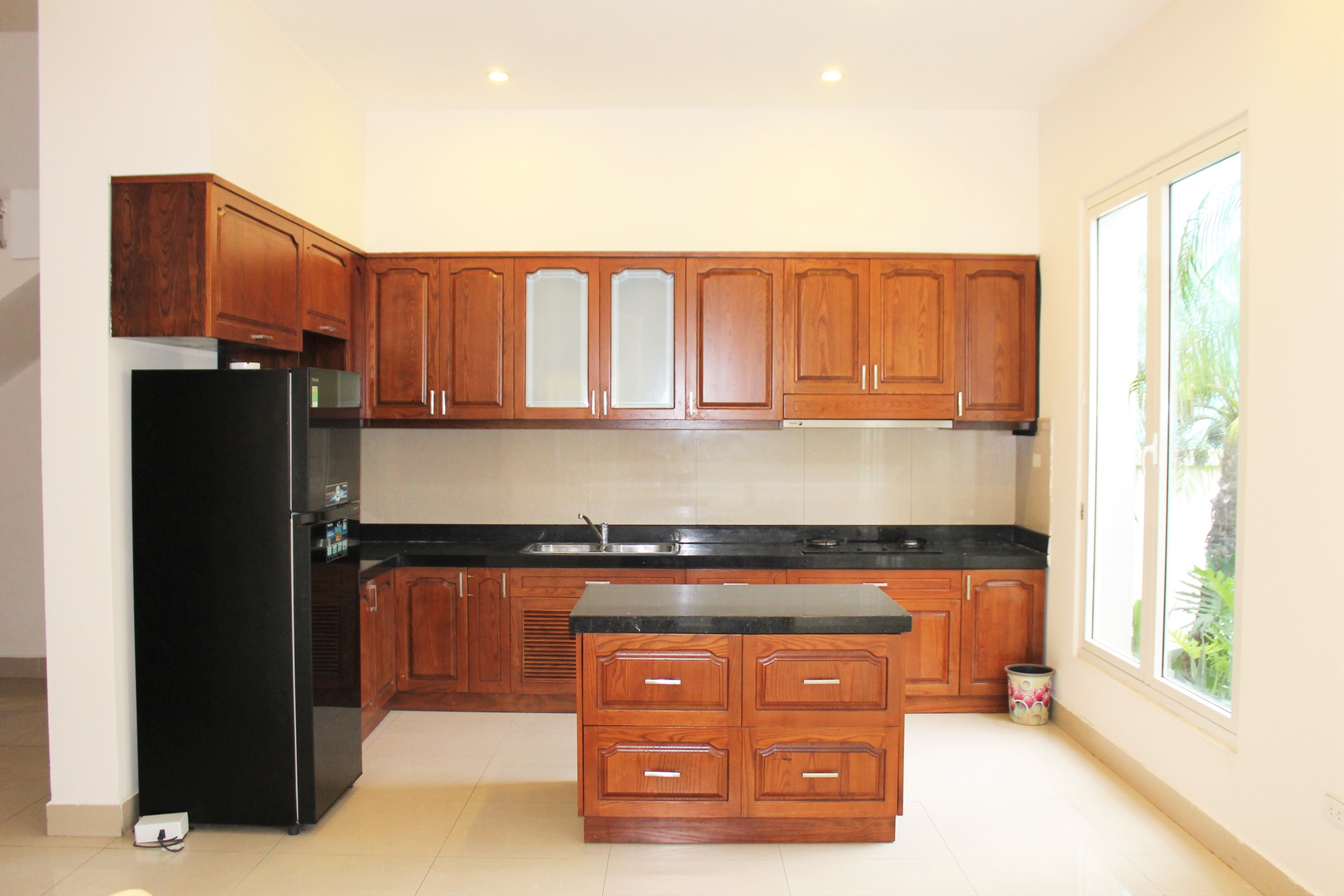 Biệt thự song lập đủ đồ giá rẻ cho thuê tại Hoa Sữa Vinhomes Riverside 3