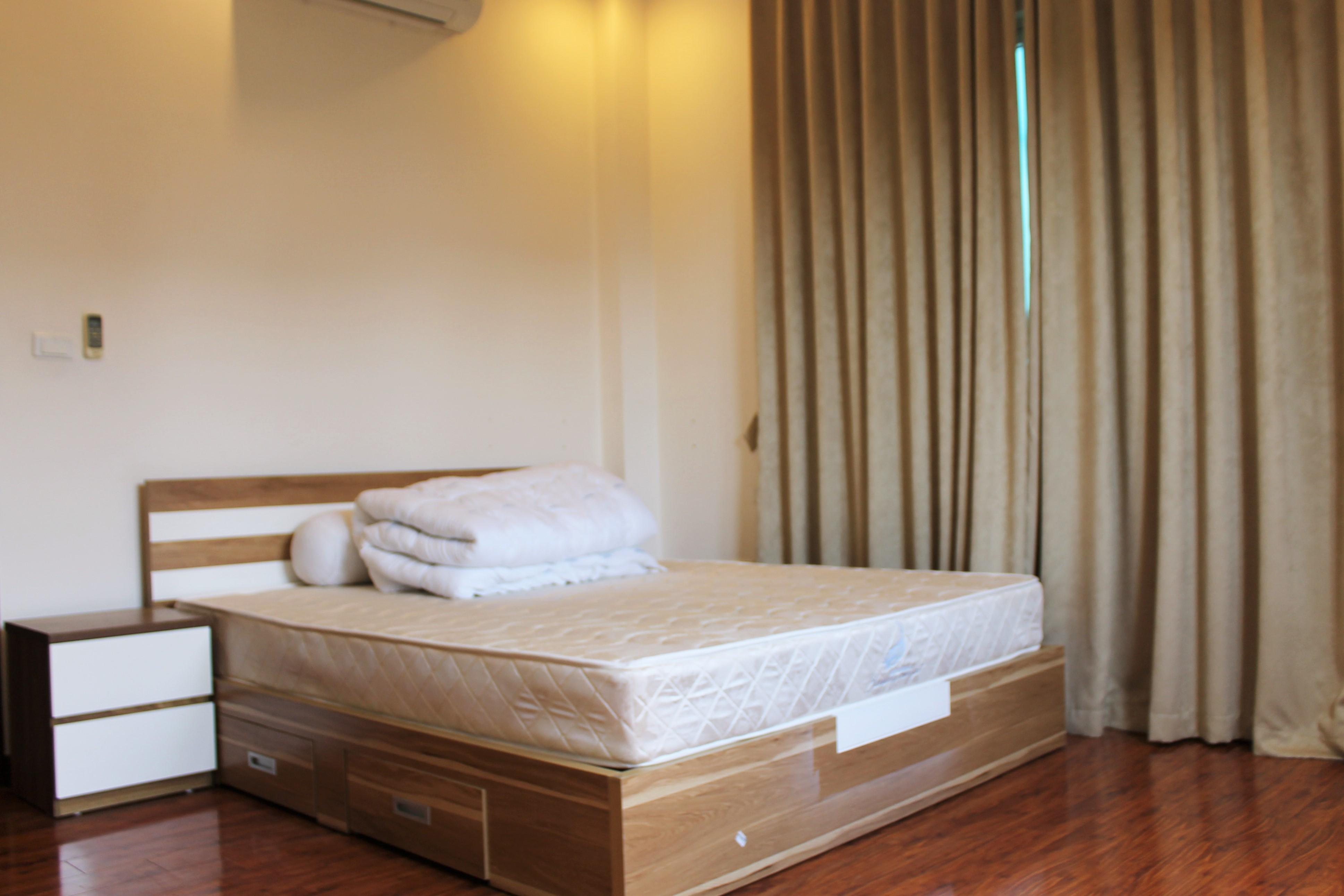 Biệt thự song lập đủ đồ giá rẻ cho thuê tại Hoa Sữa Vinhomes Riverside 4