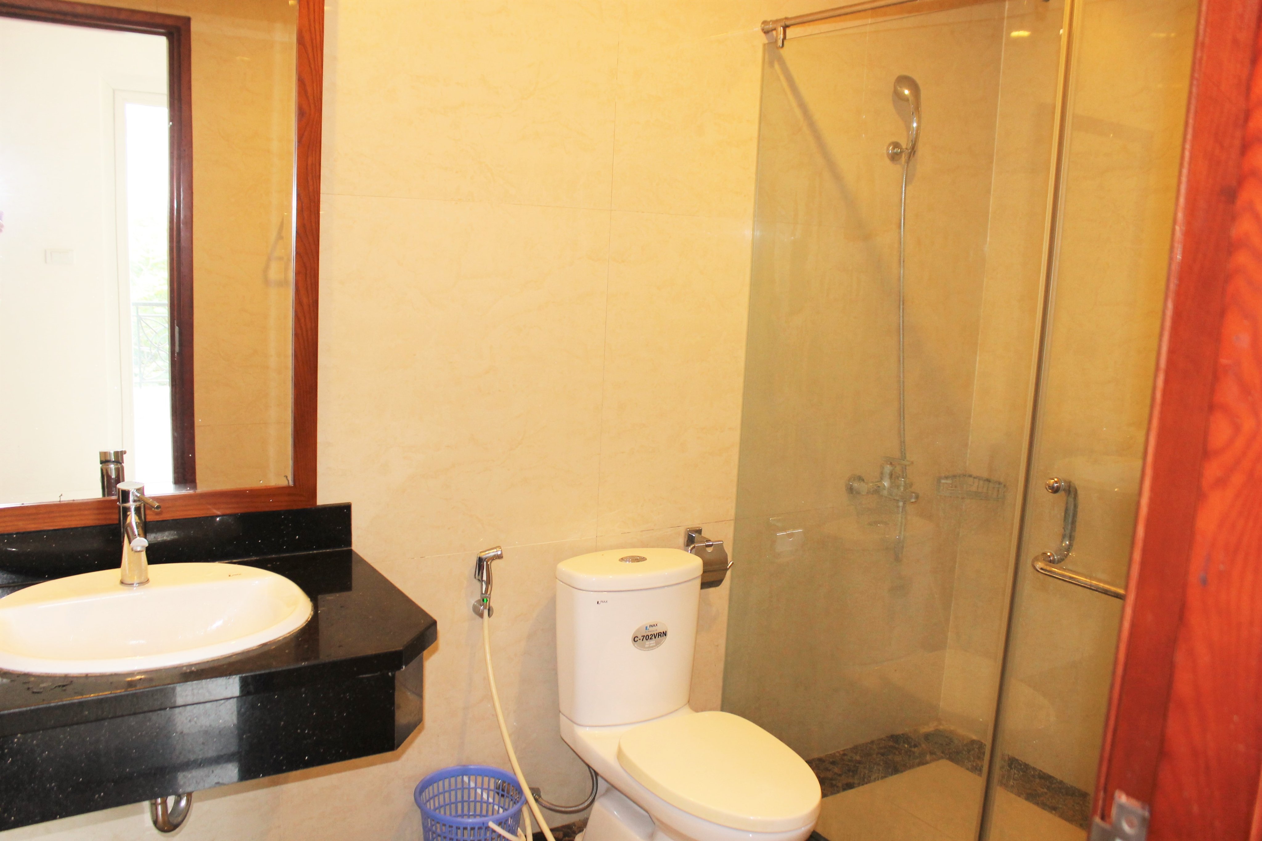 Biệt thự song lập đủ đồ giá rẻ cho thuê tại Hoa Sữa Vinhomes Riverside 8