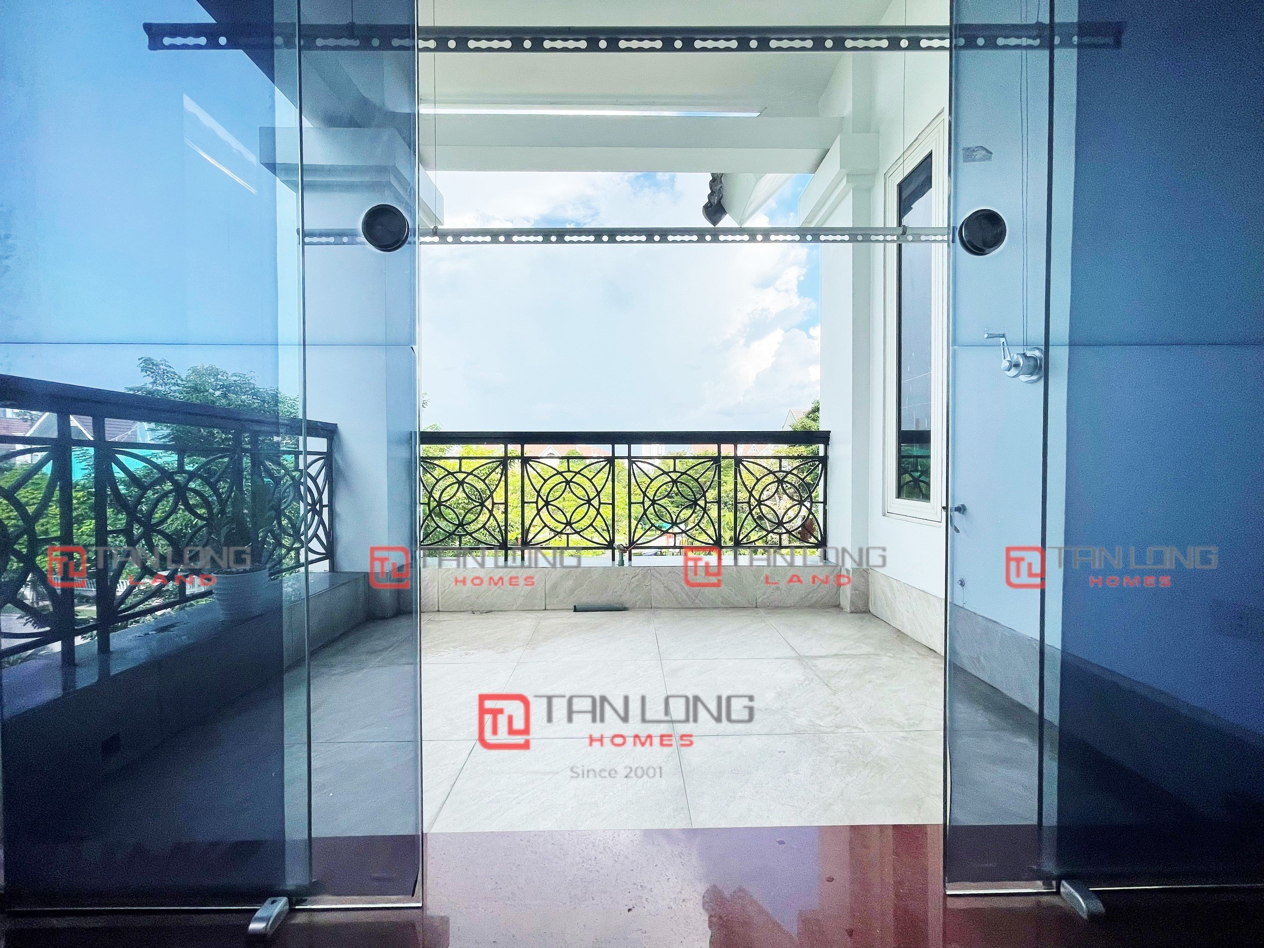 Biệt thự song lập giá cho thuê 45 triệu tại Anh Đào Vinhomes Riverside 11