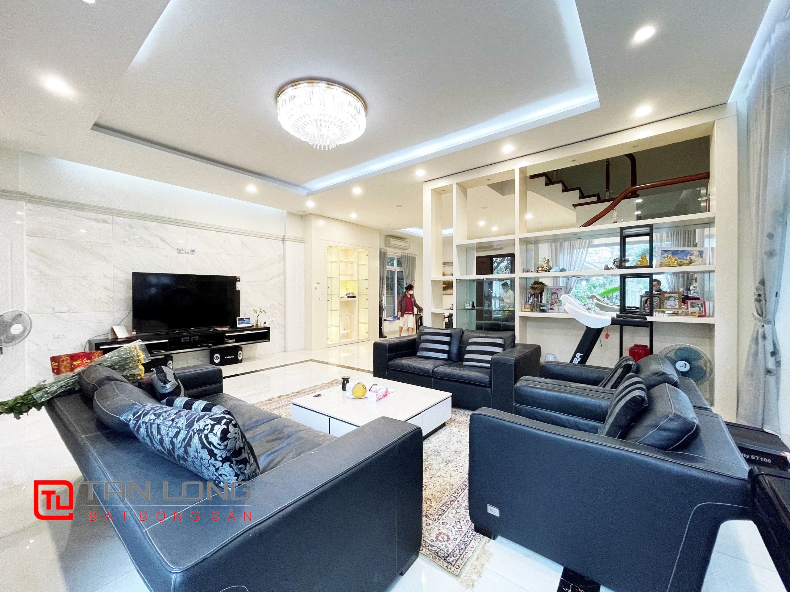 Cho thuê Biệt thự 4 phòng ngủ gần trường quốc tế BIS tại Vinhomes Riverside Long Biên 3