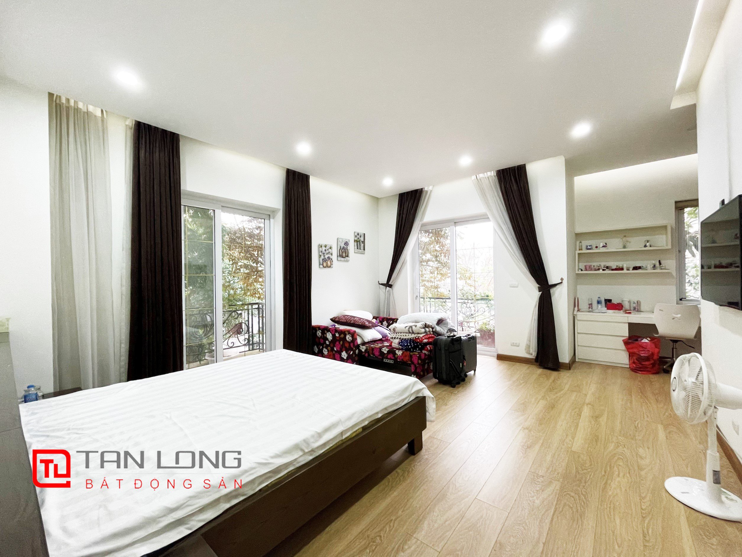 Cho thuê Biệt thự 4 phòng ngủ gần trường quốc tế BIS tại Vinhomes Riverside Long Biên 8