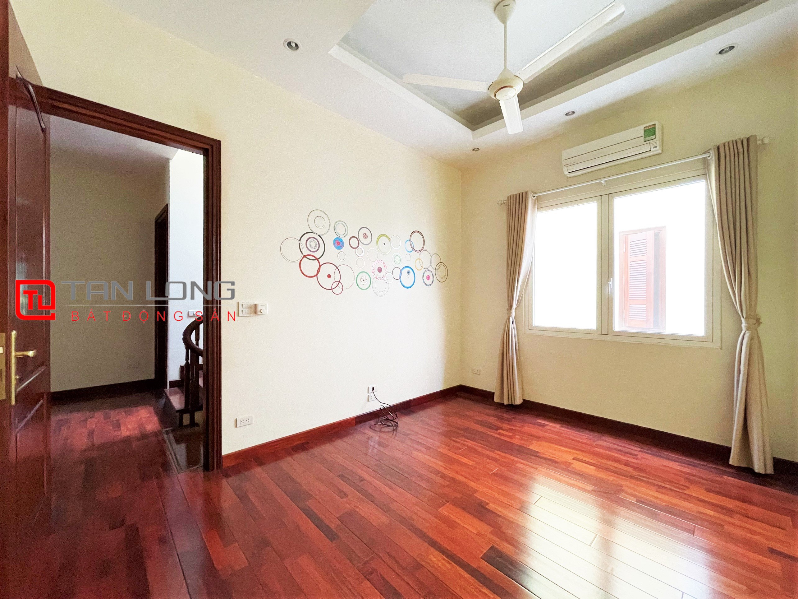 Cho thuê biệt thự 4 phòng ngủ tại Vinhomes Riverside Long Biên 9
