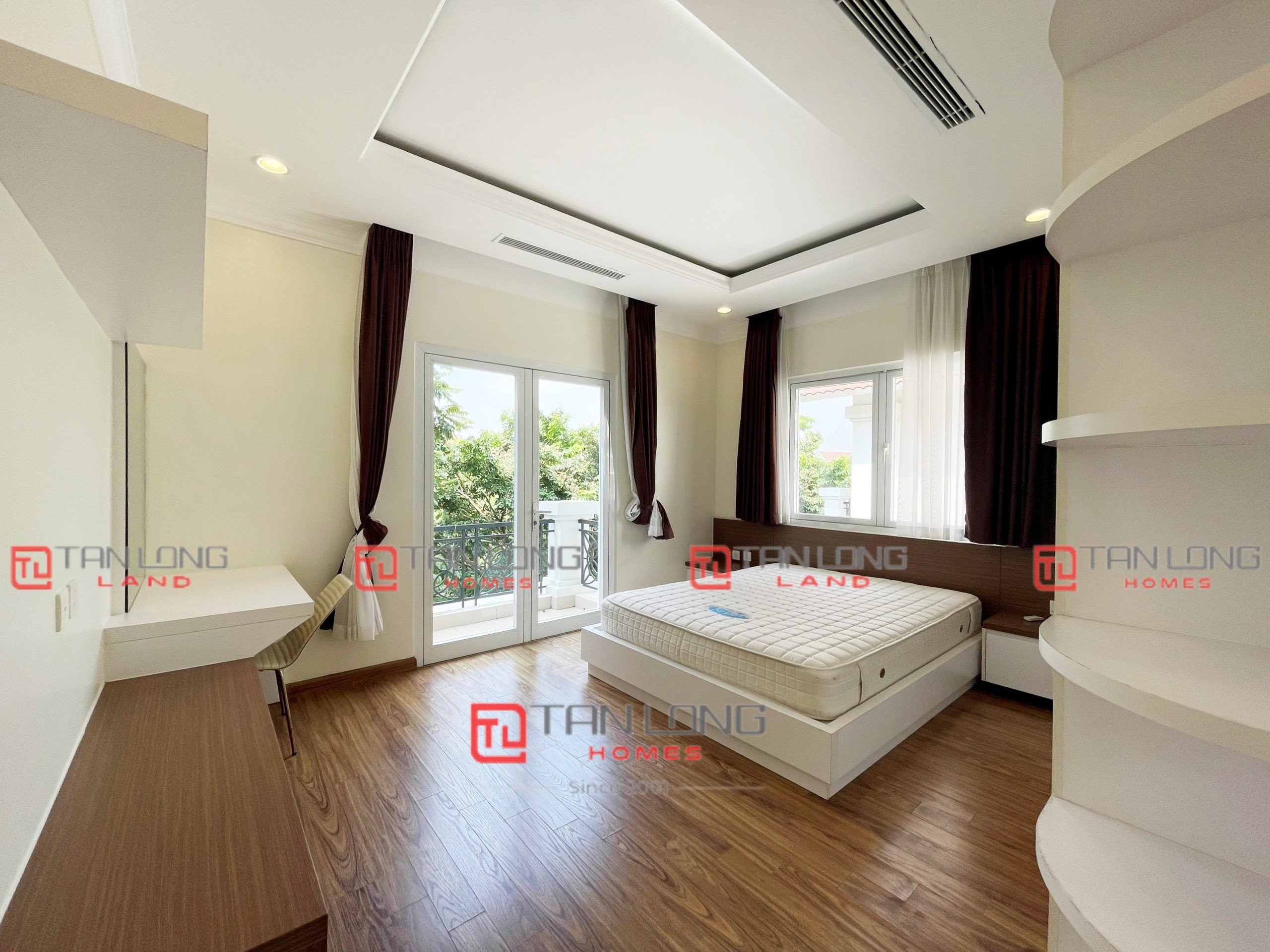 Cho thuê biệt thự 5 - 6 phòng ngủ Vinhomes Riverside 11