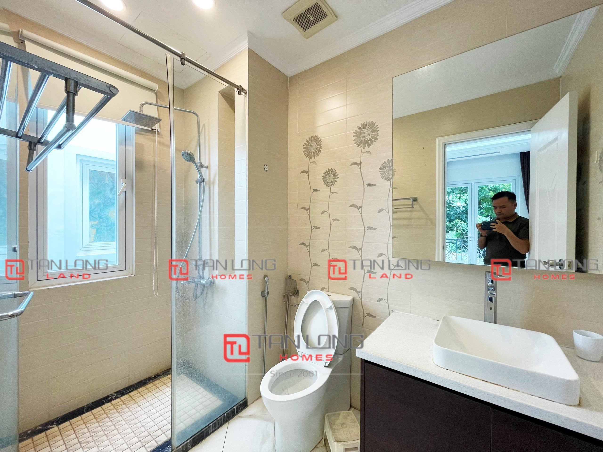 Cho thuê biệt thự 5 - 6 phòng ngủ Vinhomes Riverside 12