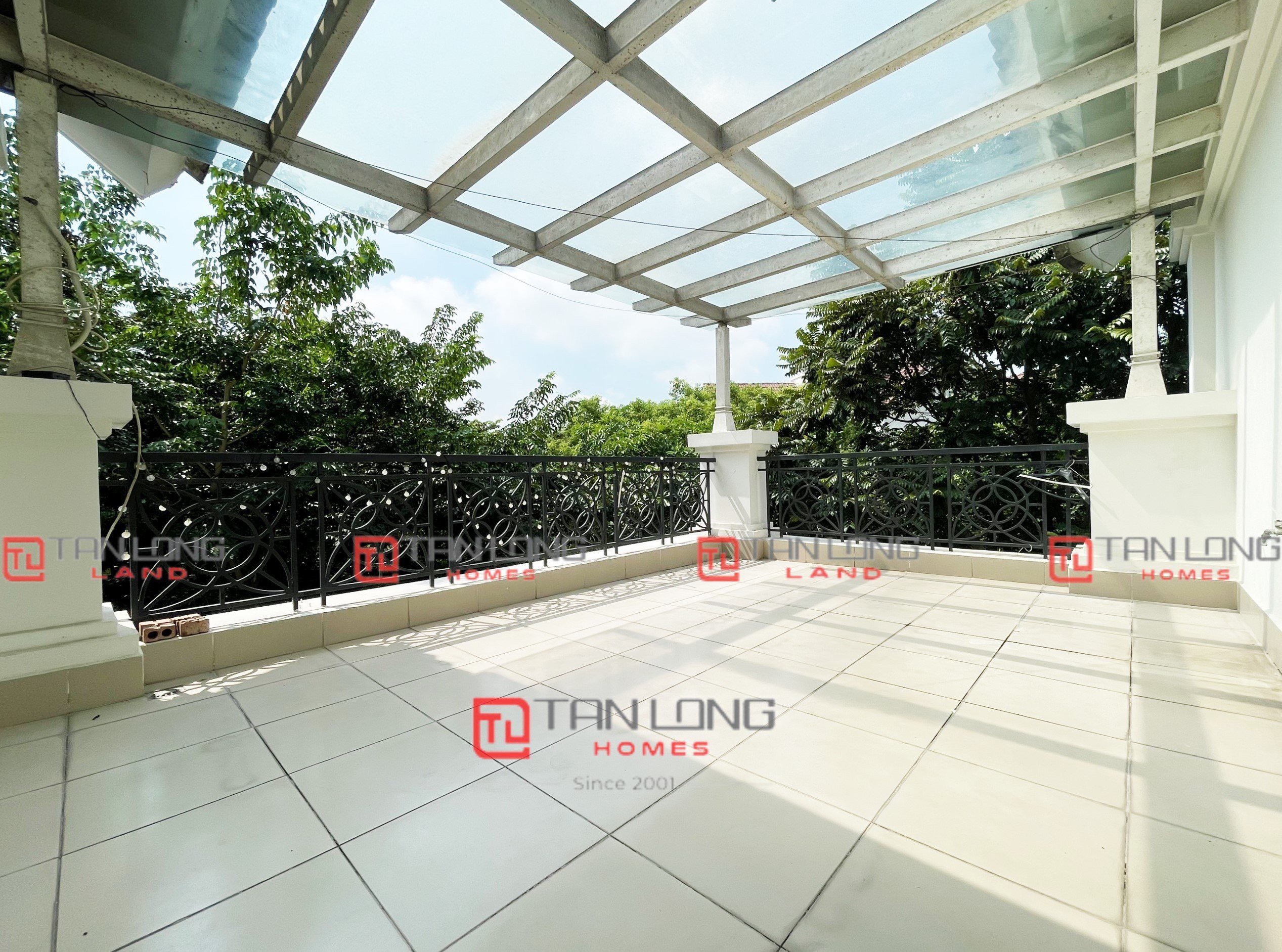 Cho thuê biệt thự 5 - 6 phòng ngủ Vinhomes Riverside 13