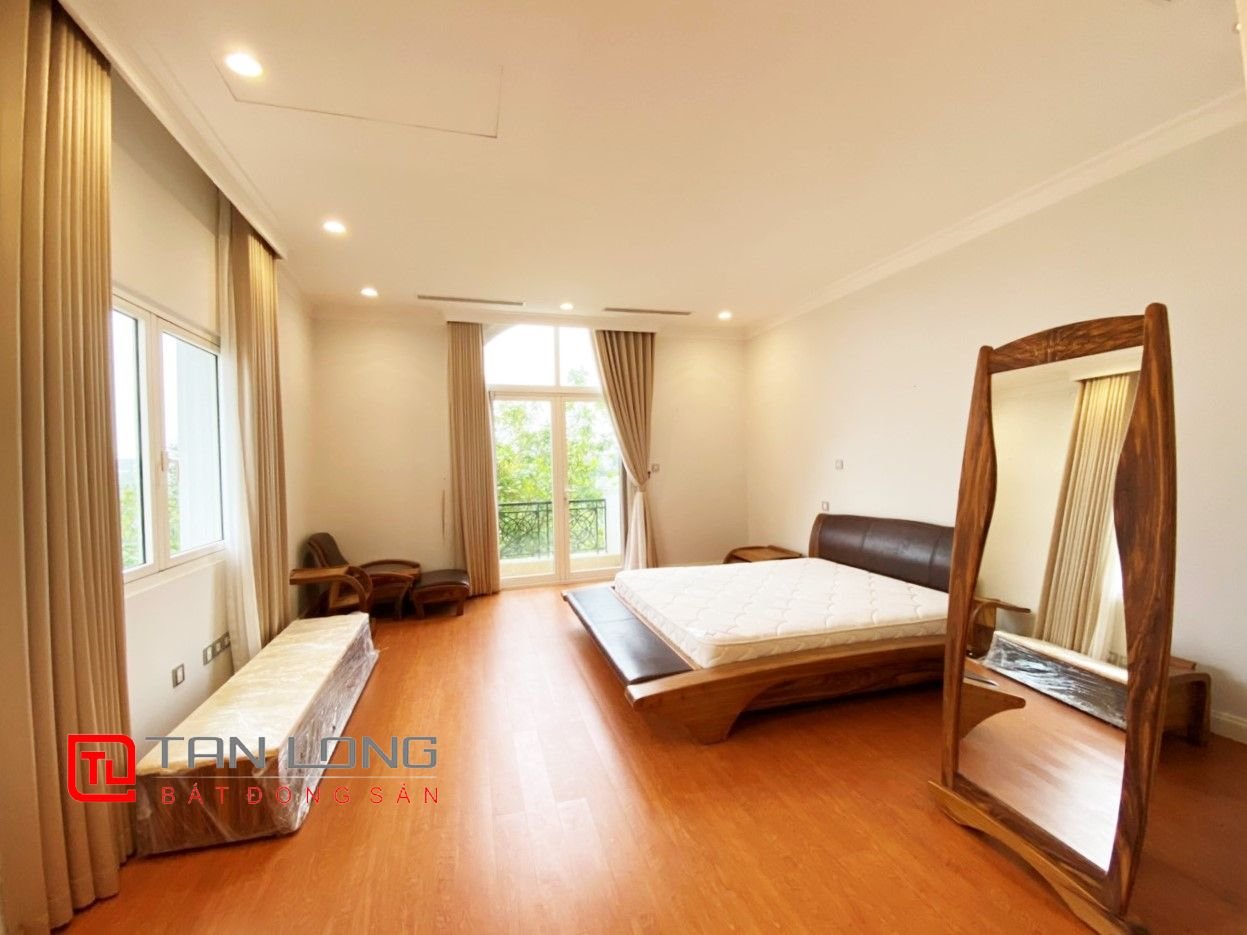 Cho thuê biệt thụ 5 phòng ngủ Bằng Lăng Vinhomes Riverside 12