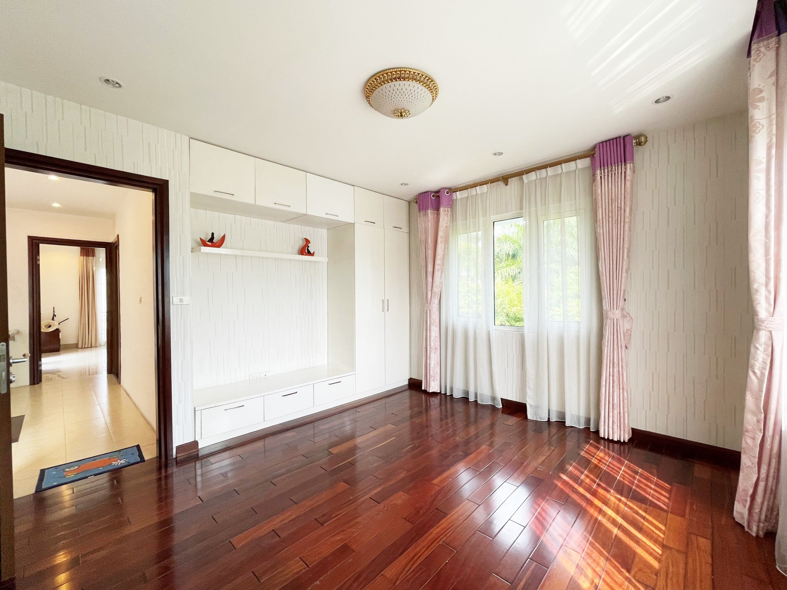 Cho thuê biệt thự 5 phòng ngủ đủ đồ dãy Bằng Lăng Vinhomes Riverside 11