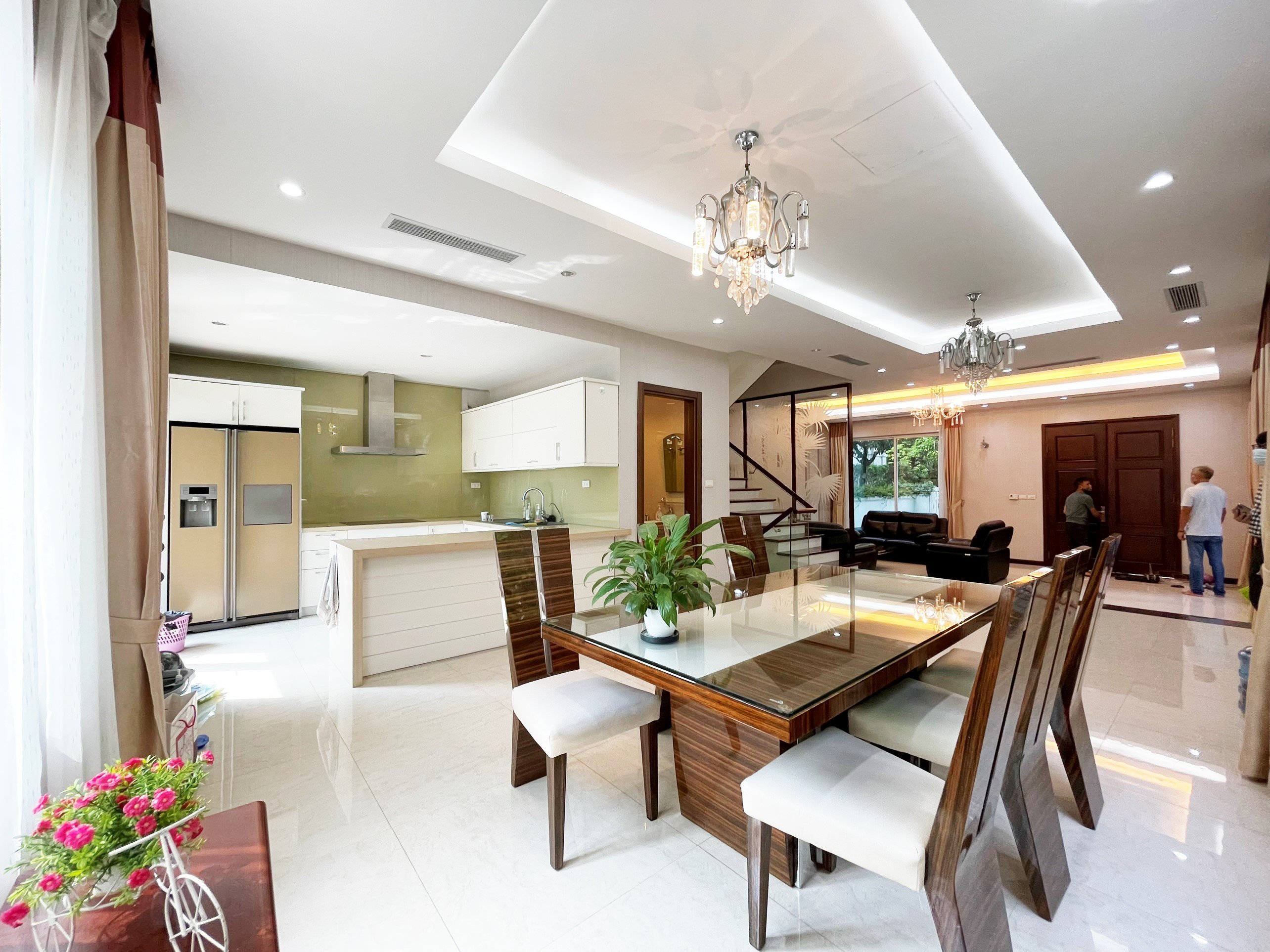 Cho thuê biệt thự 5 phòng ngủ đủ đồ dãy Bằng Lăng Vinhomes Riverside 3